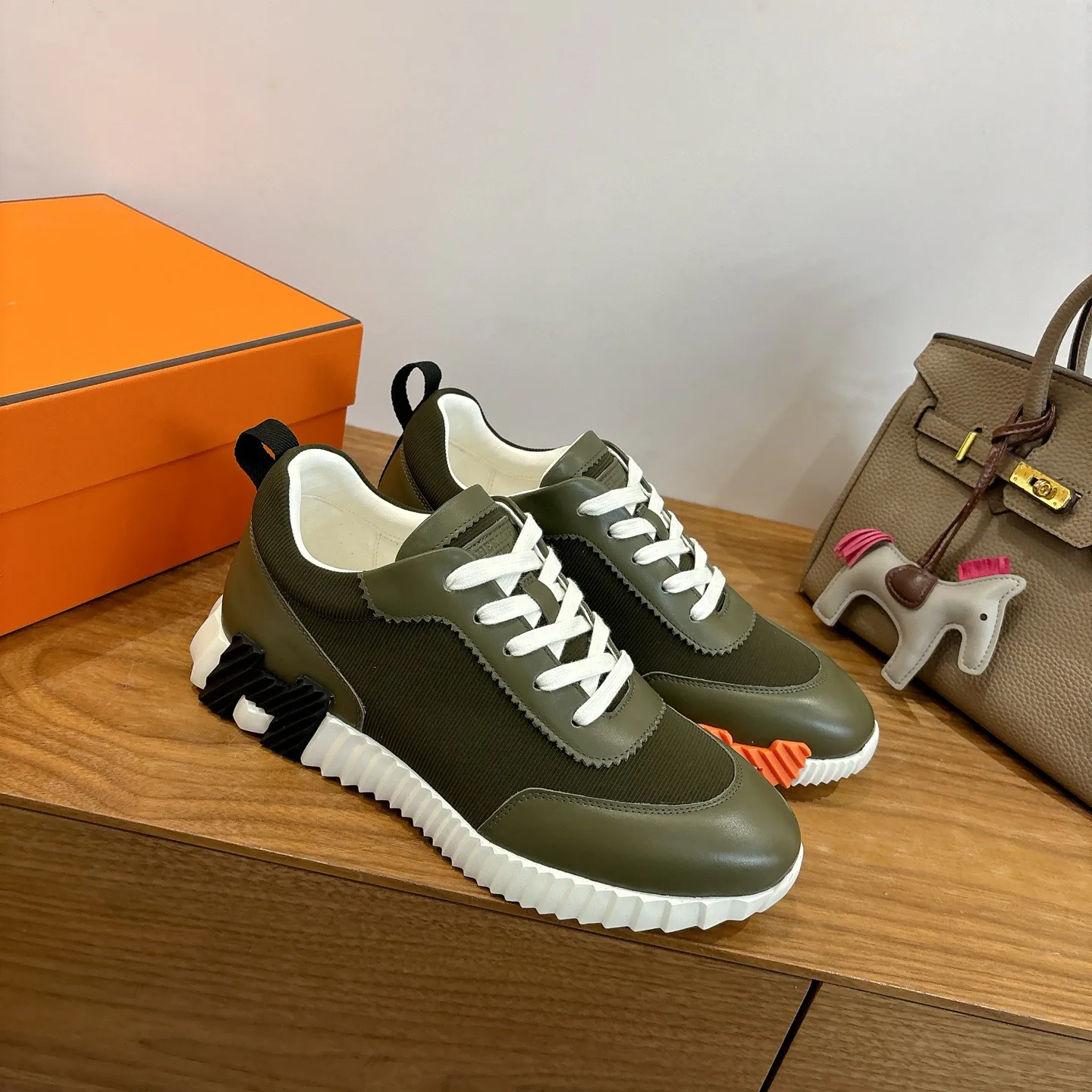 Кроссовки Женские Hermes 18729603