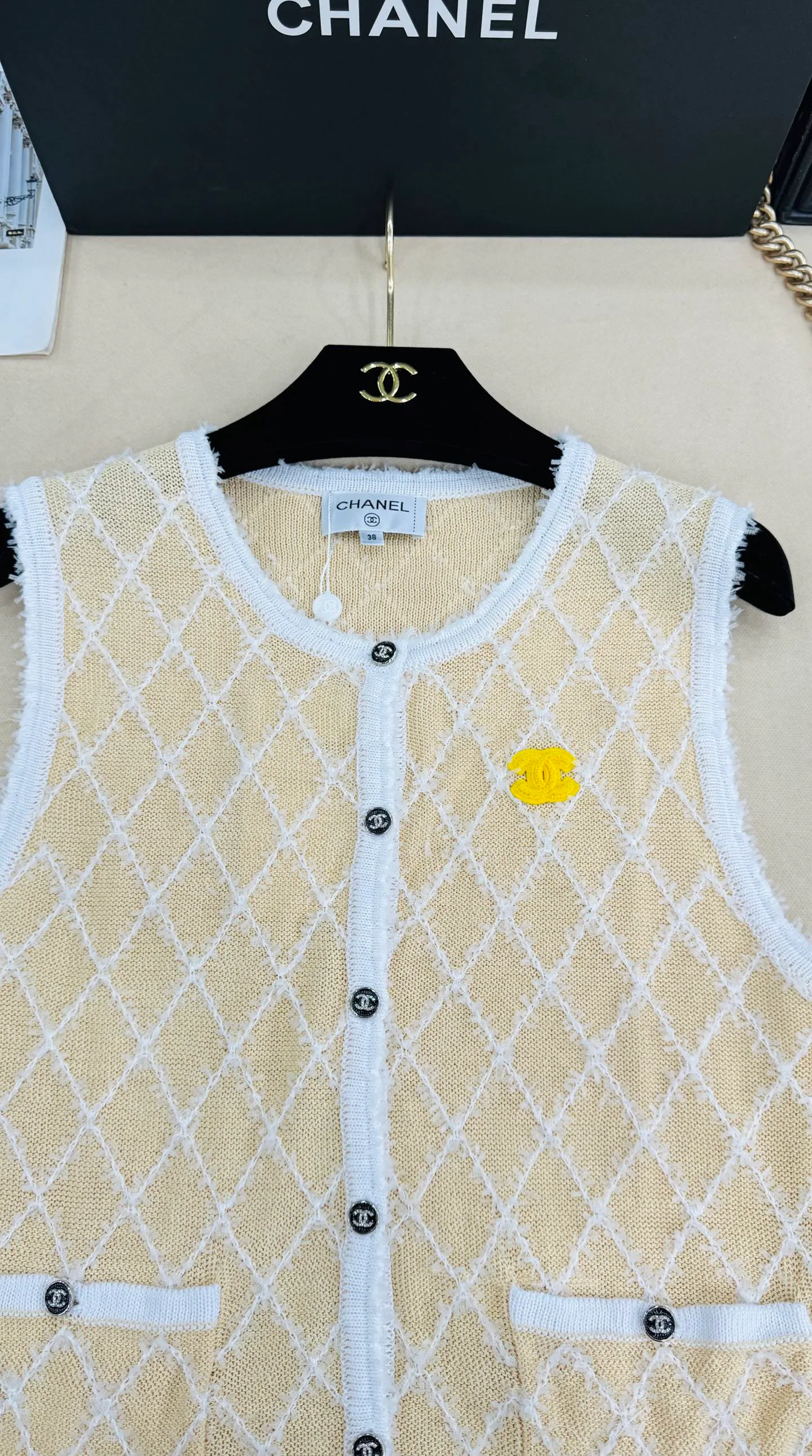 Жилеты Женские Chanel 16962343