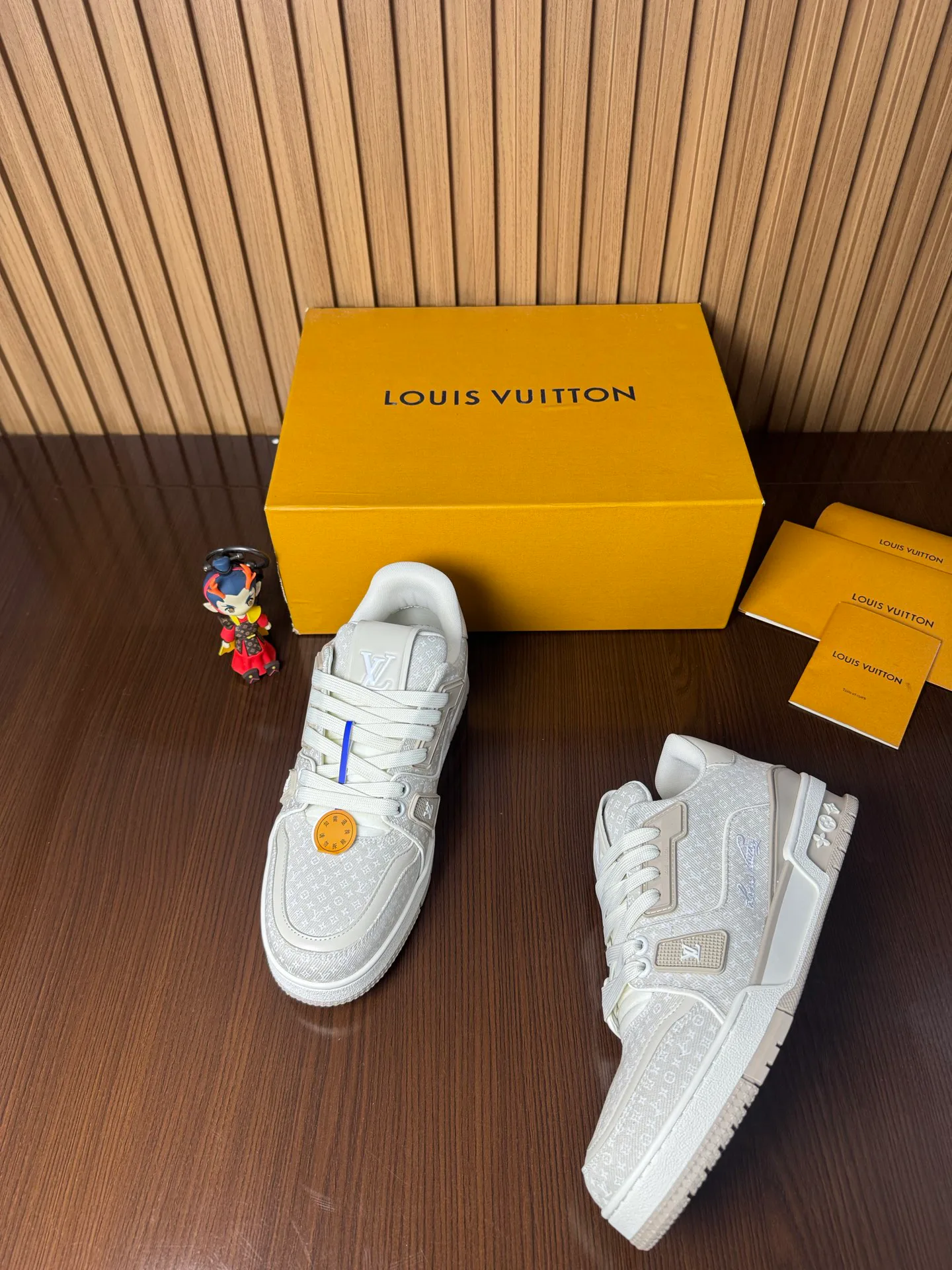 Кроссовки Женские Louis Vuitton 18467452