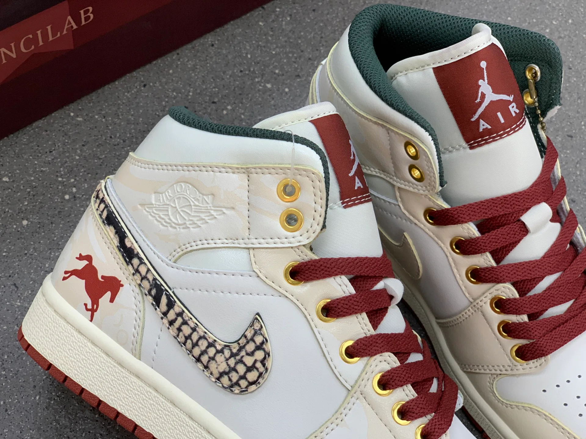 Кроссовки Женские Air Jordan 839921