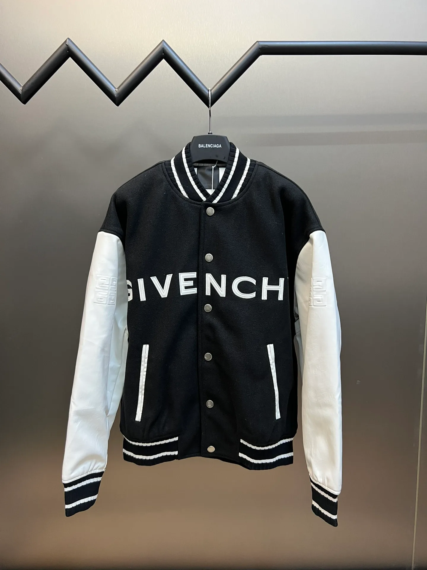 Куртки И Пуховики Женские Givenchy 212672