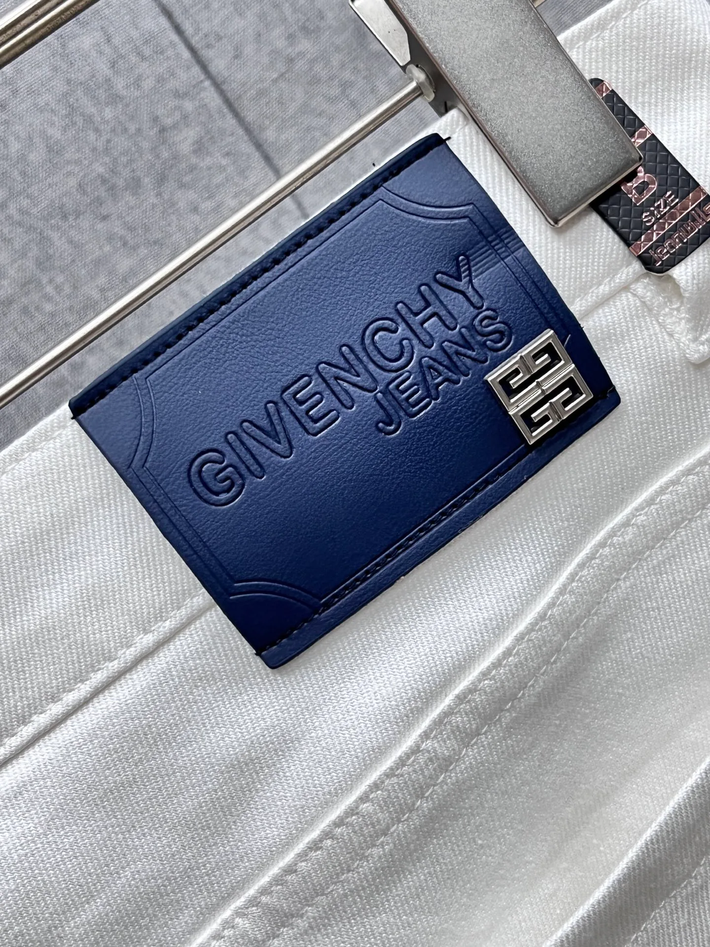 Джинсы Мужские Givenchy 18097901