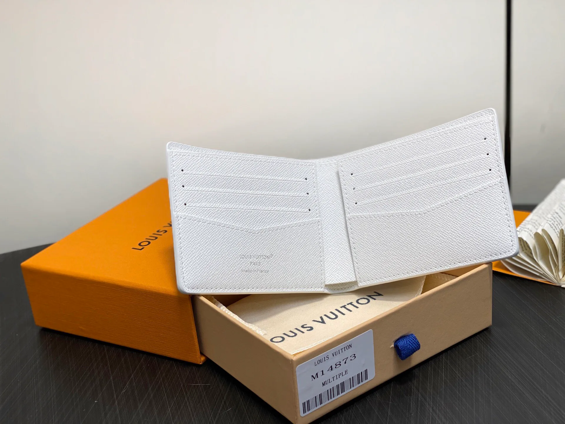 Кошельки Louis Vuitton 84000