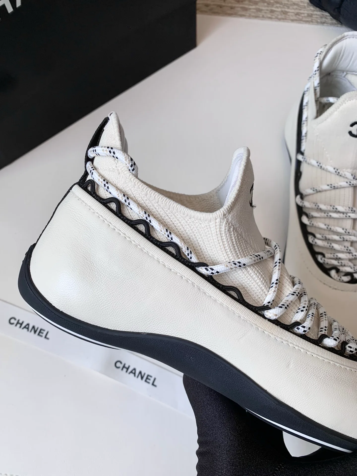 Кроссовки Женские Chanel 17989879