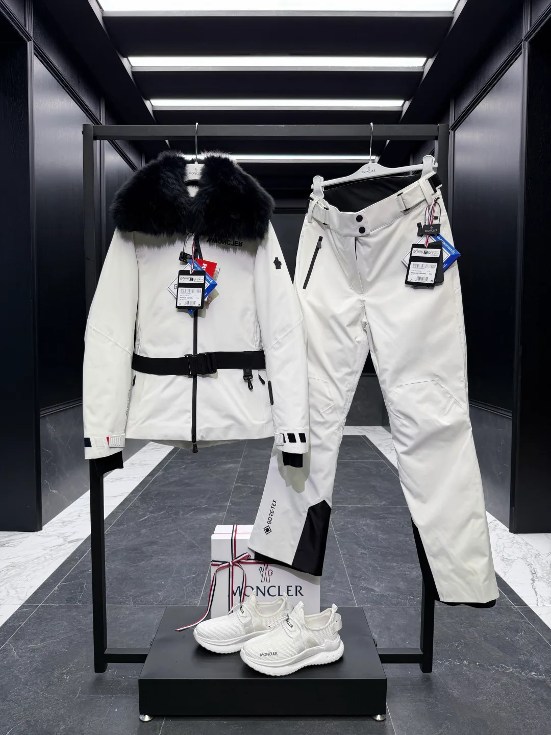 Куртки И Пуховики Женские Moncler 18134290