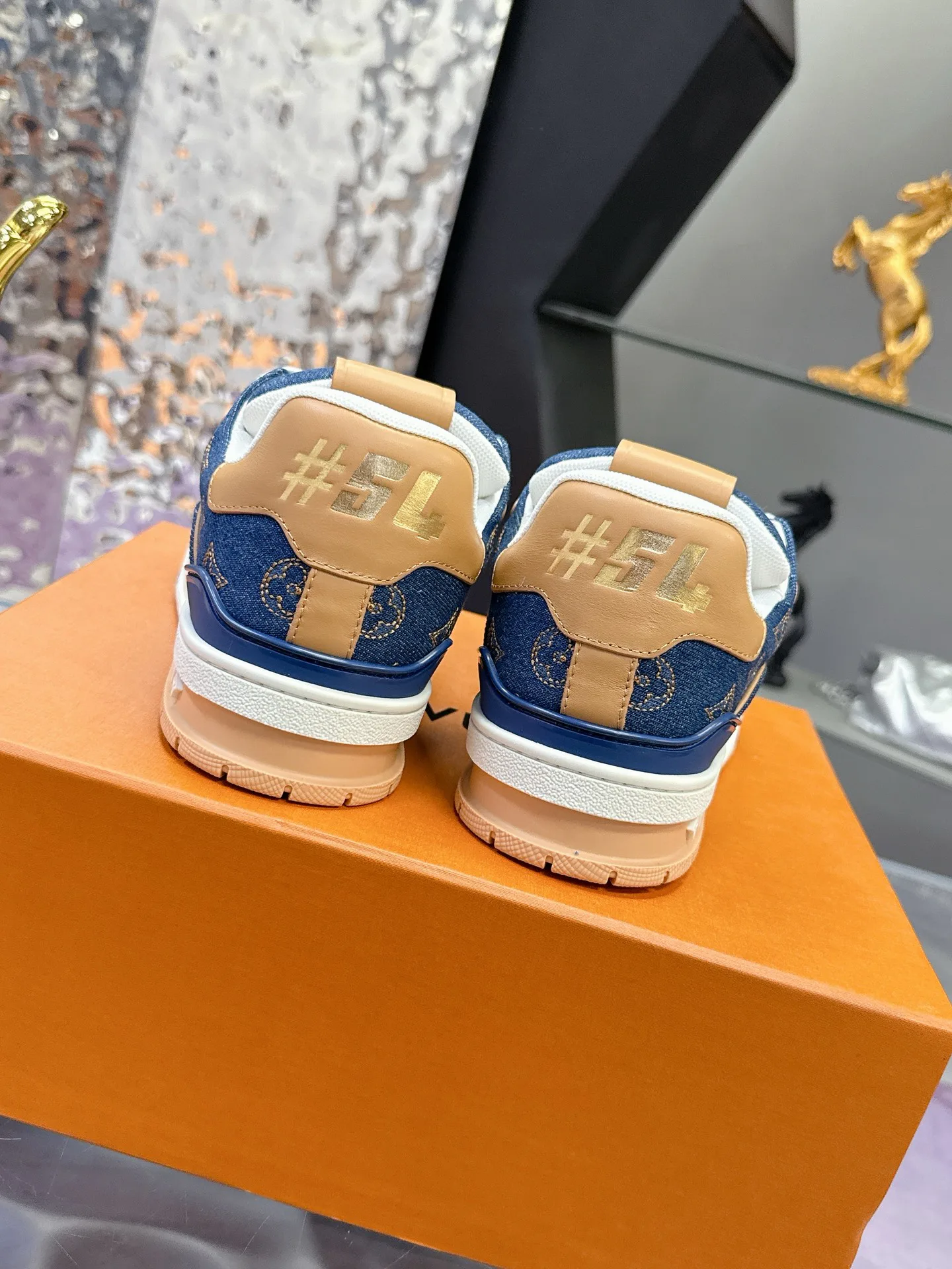 Кроссовки Женские Louis Vuitton 17930918