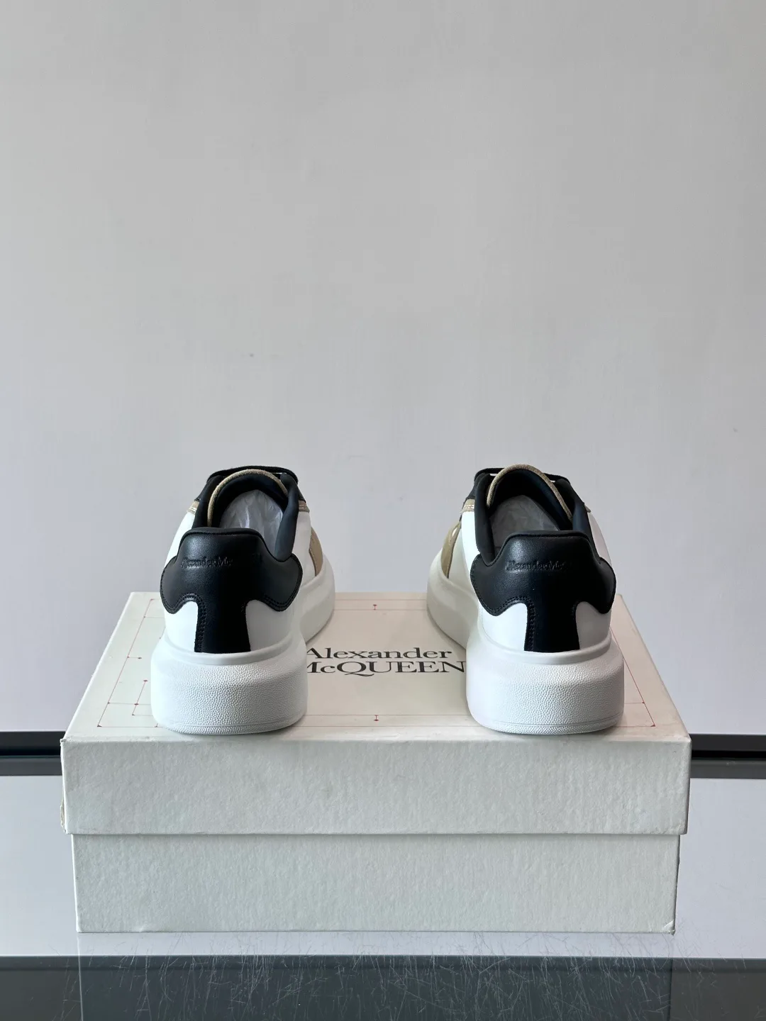Кроссовки Женские Alexander Mcqueen 17200127