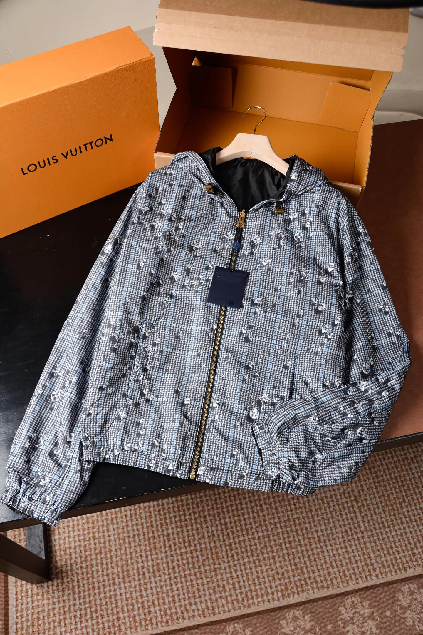 Куртки И Пуховики Женские Louis Vuitton 11595311