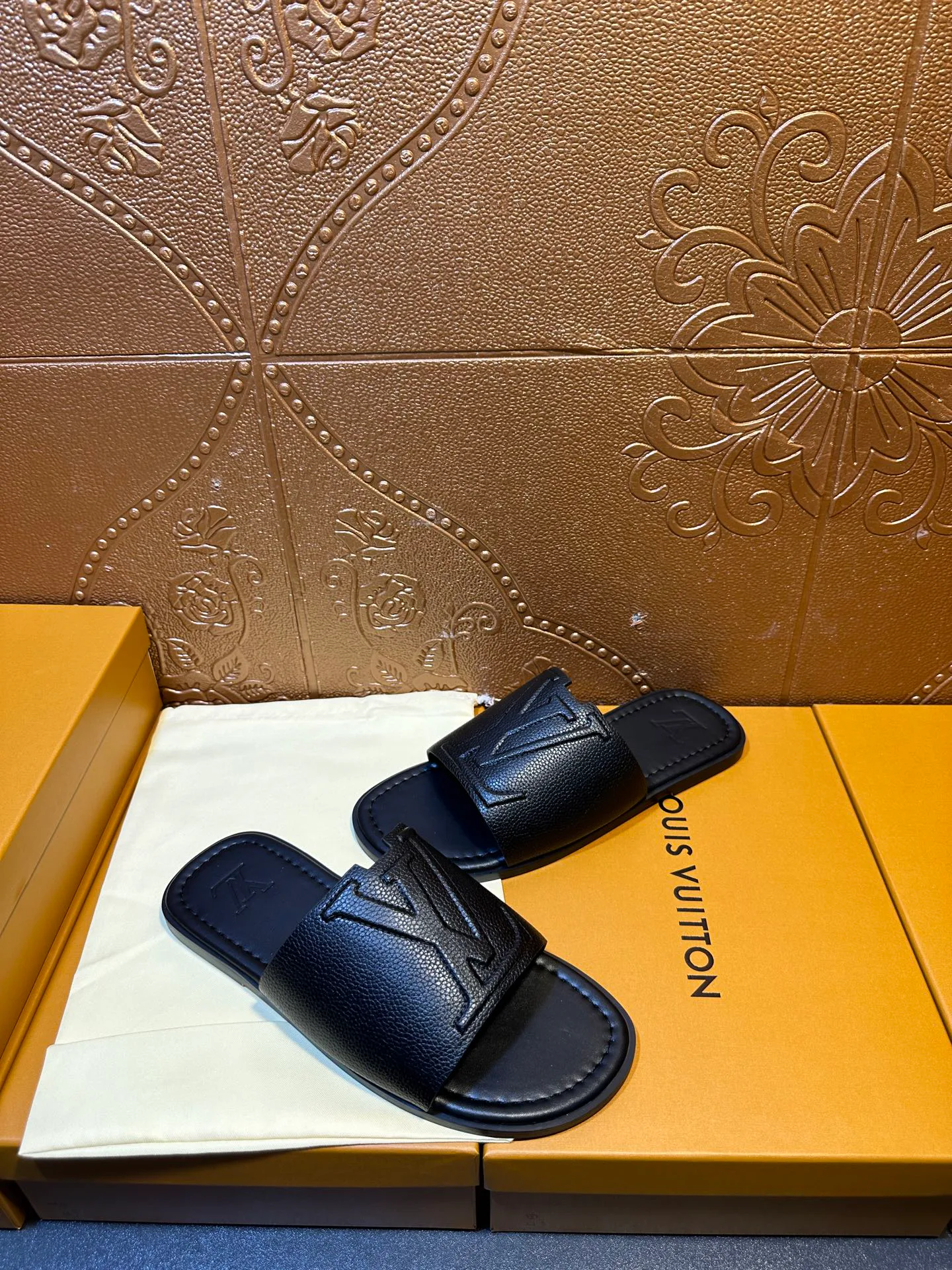 Шлепанцы Мужские Louis Vuitton 11488110