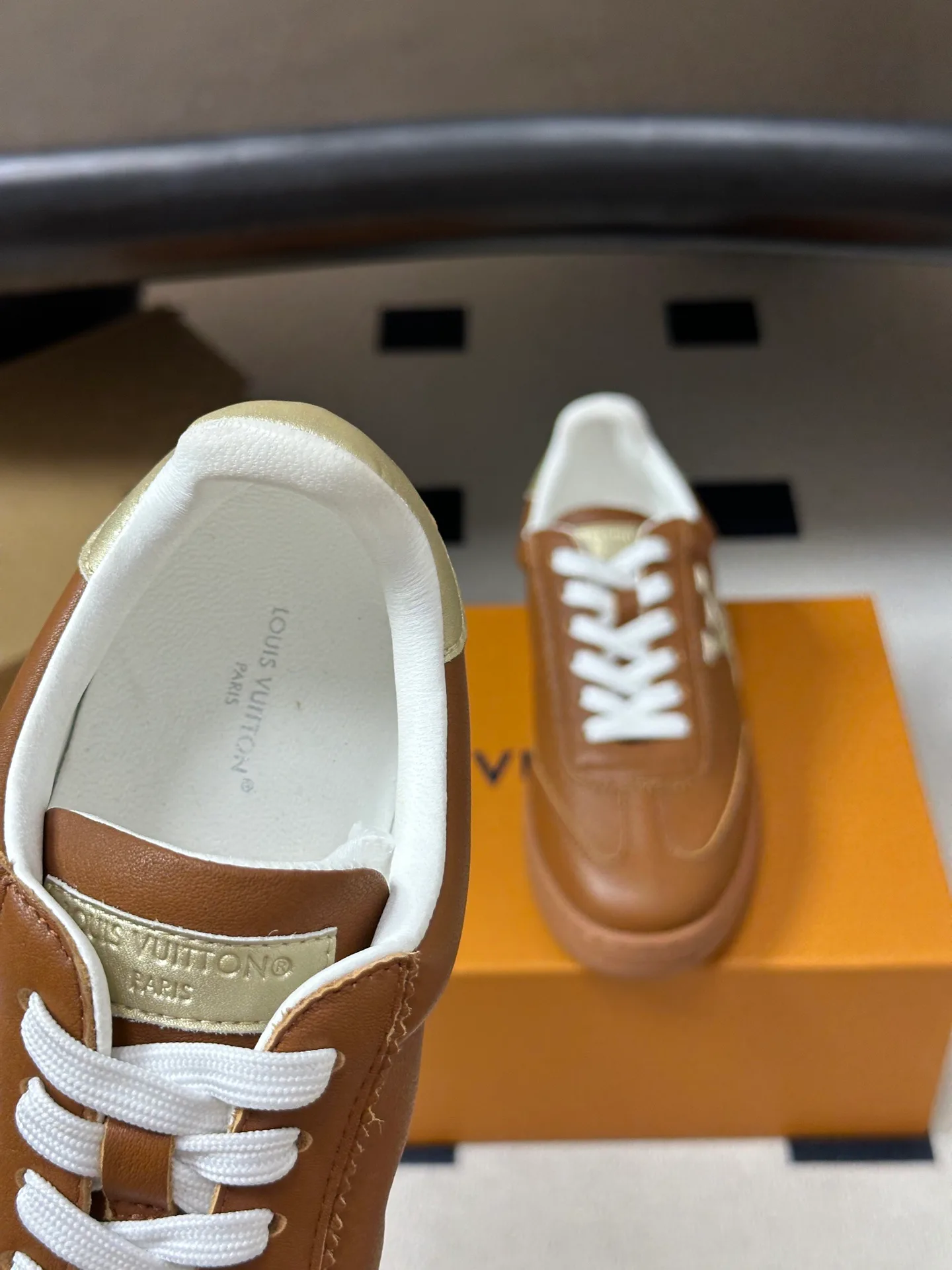 Кроссовки Женские Louis Vuitton 18340952