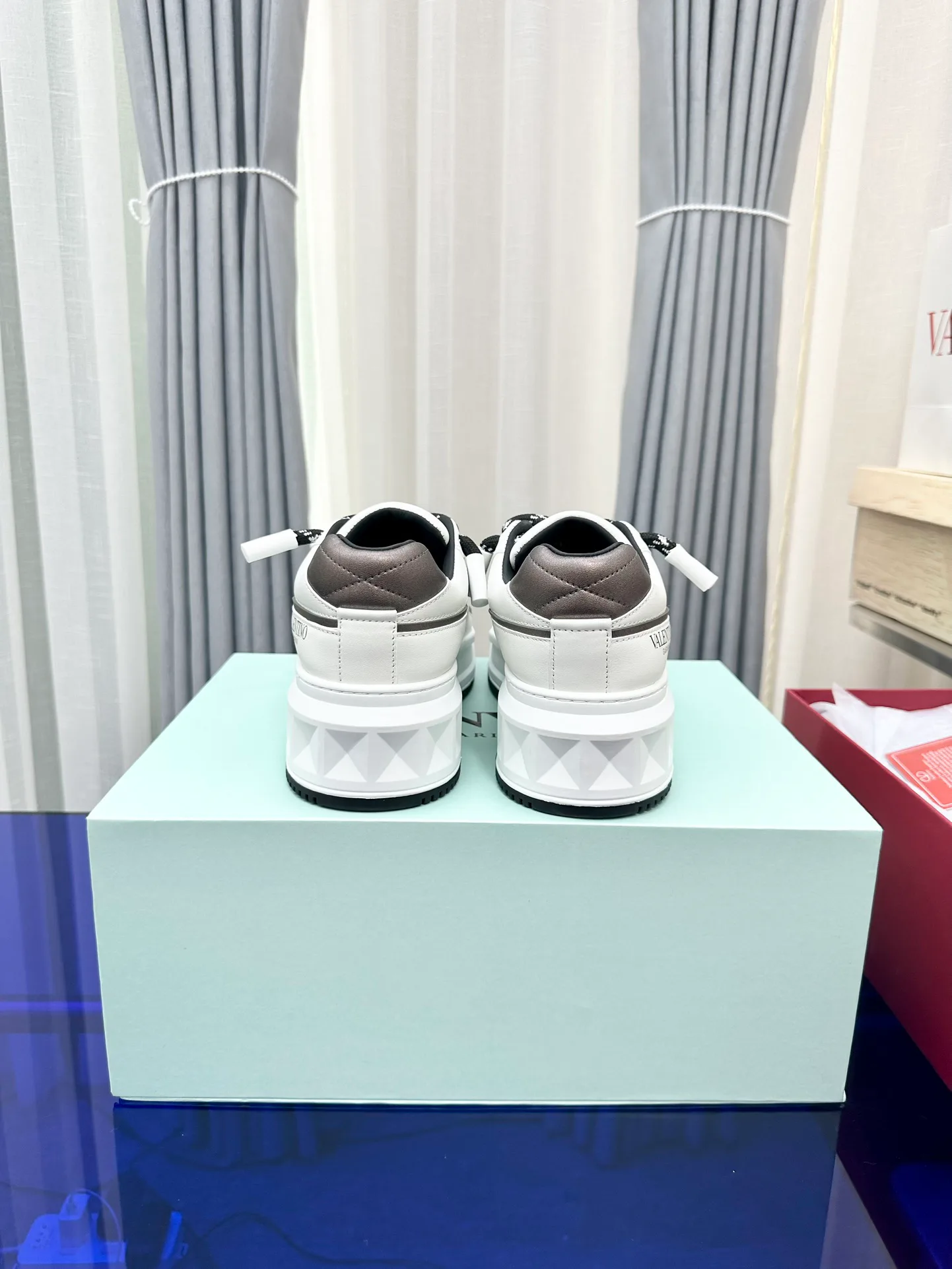 Кроссовки Женские Valentino 17948614