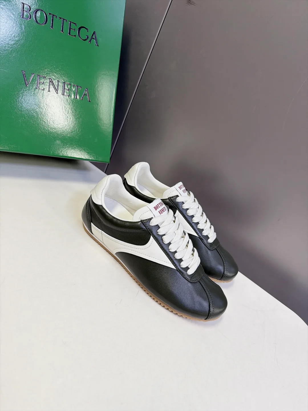 Кроссовки Женские Bottega Veneta 18404693