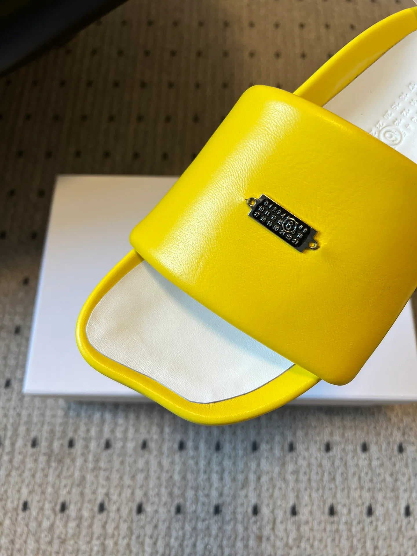 Шлепанцы Женские Maison Margiela 2387685