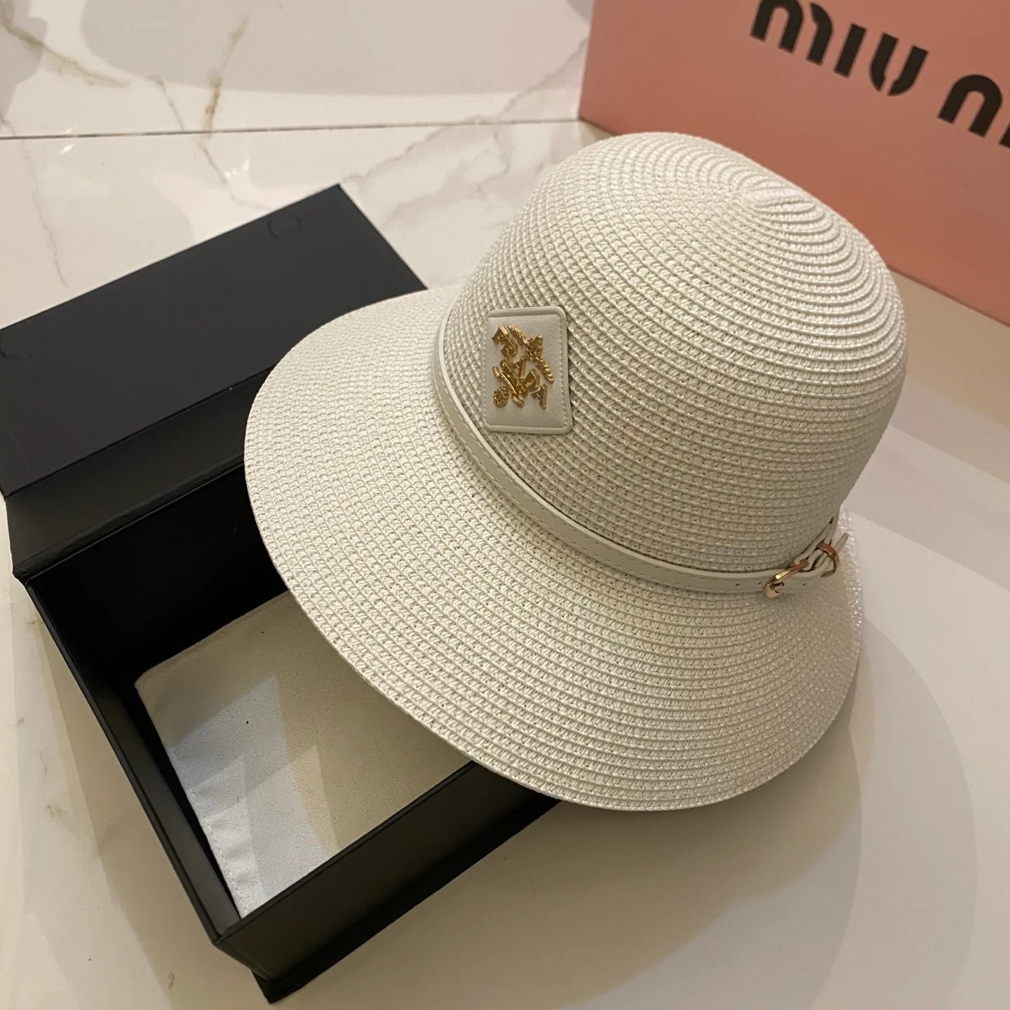 Головные Уборы Prada 17498293