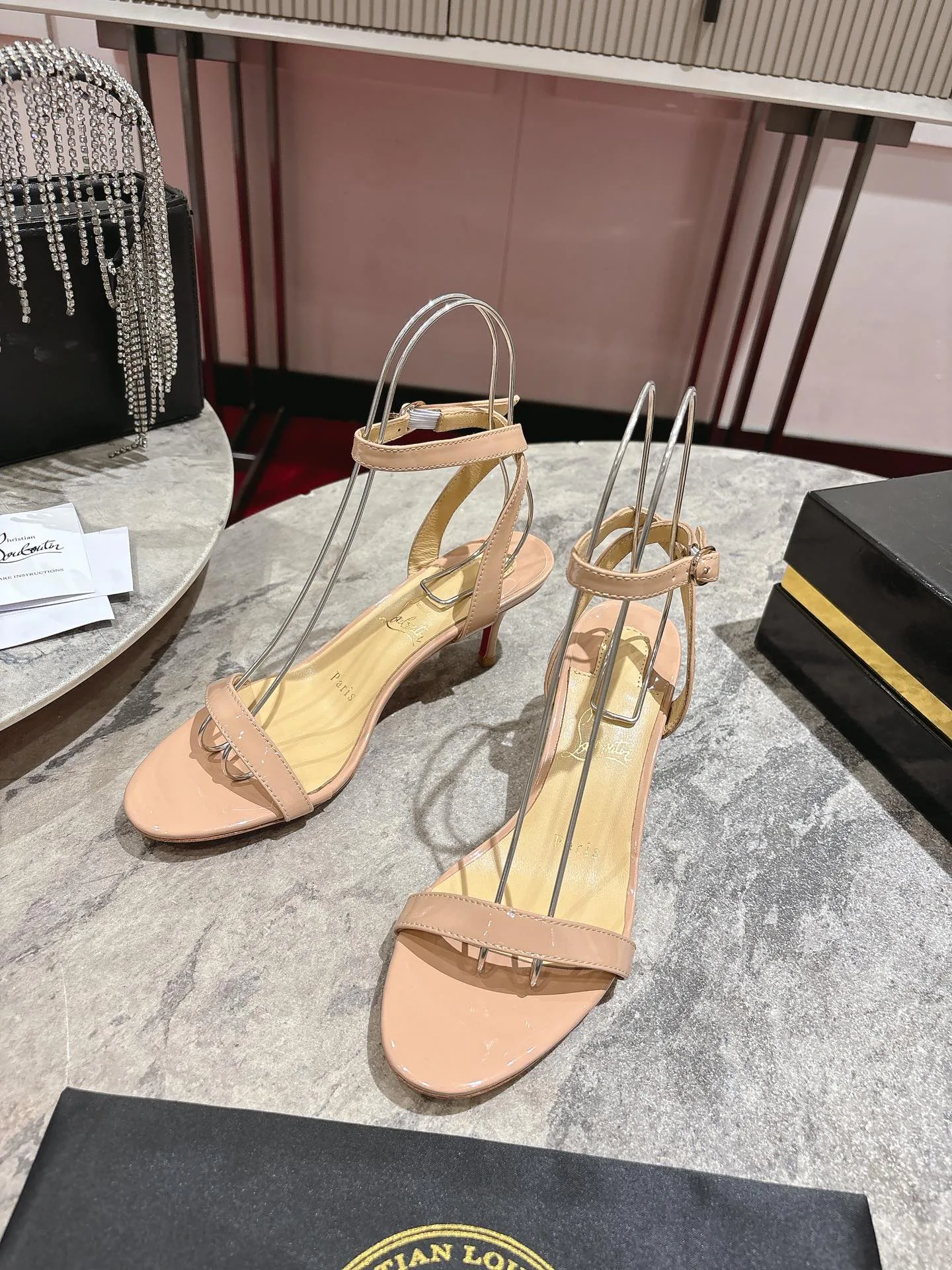 Босоножки Женские Christian Louboutin 14354241
