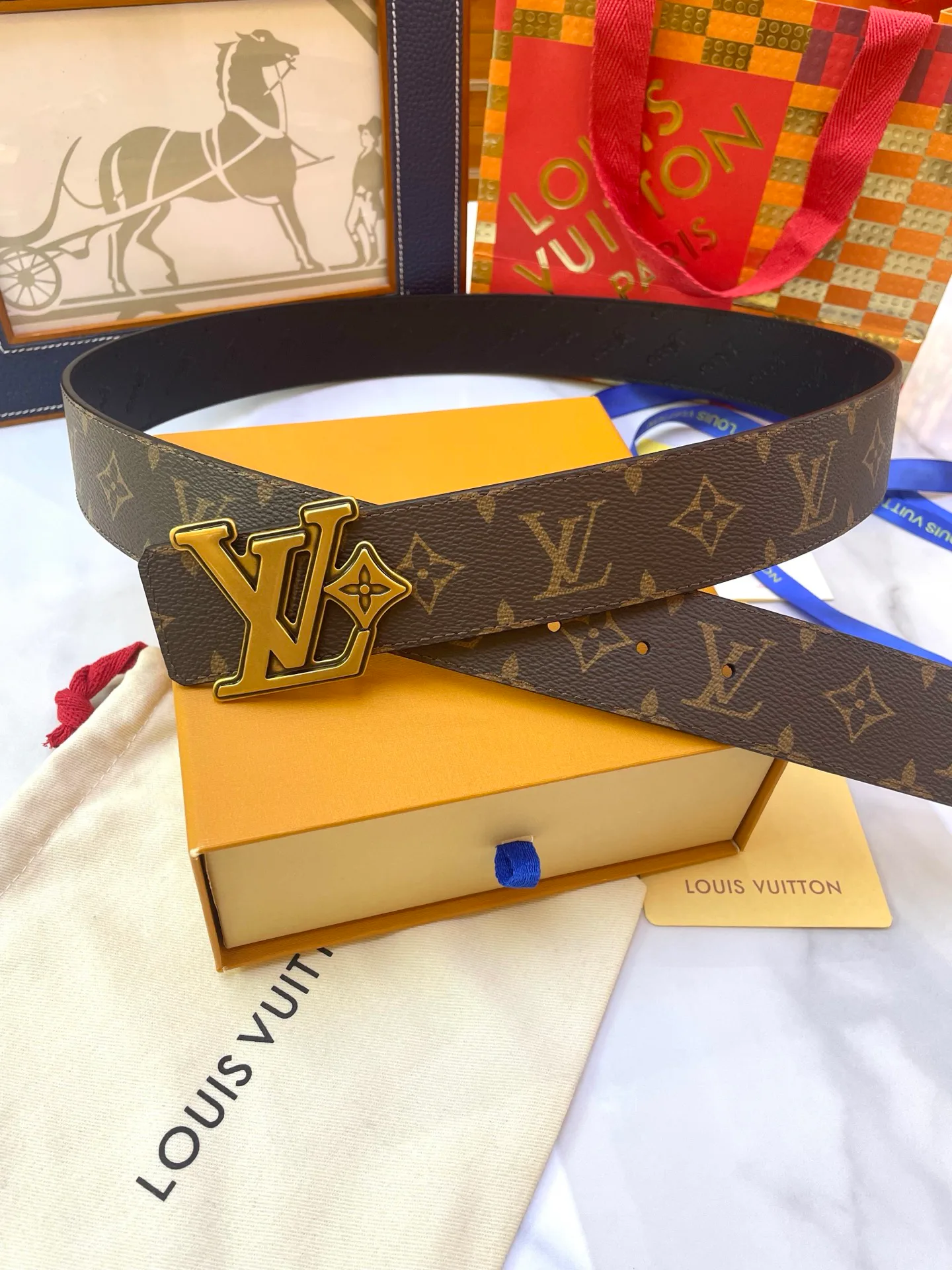 Ремни Louis Vuitton 10010348
