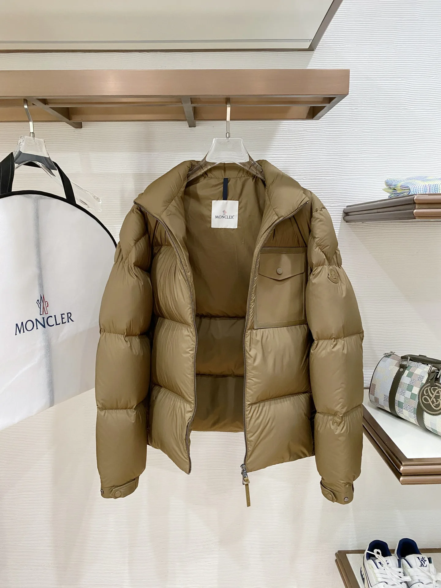 Куртки И Пуховики Мужские Moncler 17919137