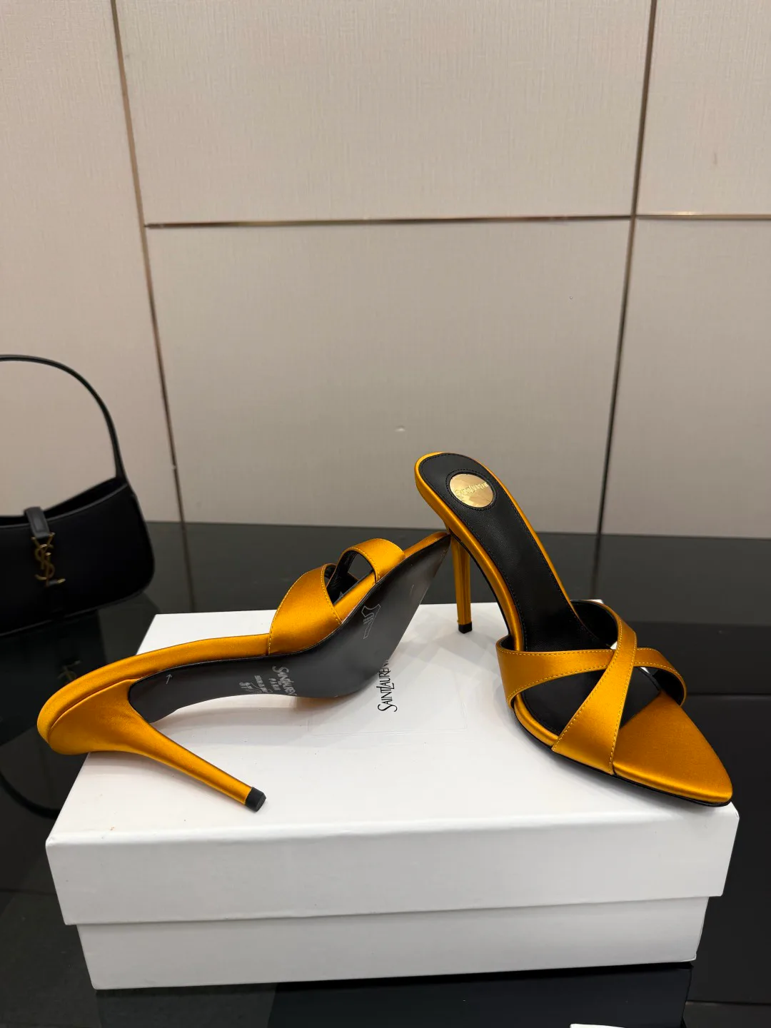 Босоножки Женские Saint Laurent 11409892