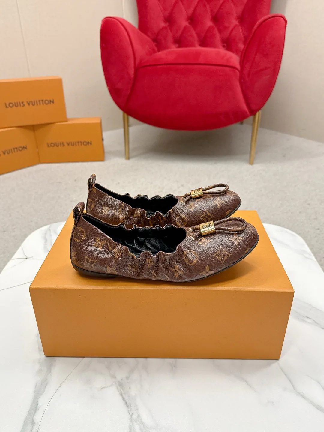Кроссовки Женские Louis Vuitton 18235729