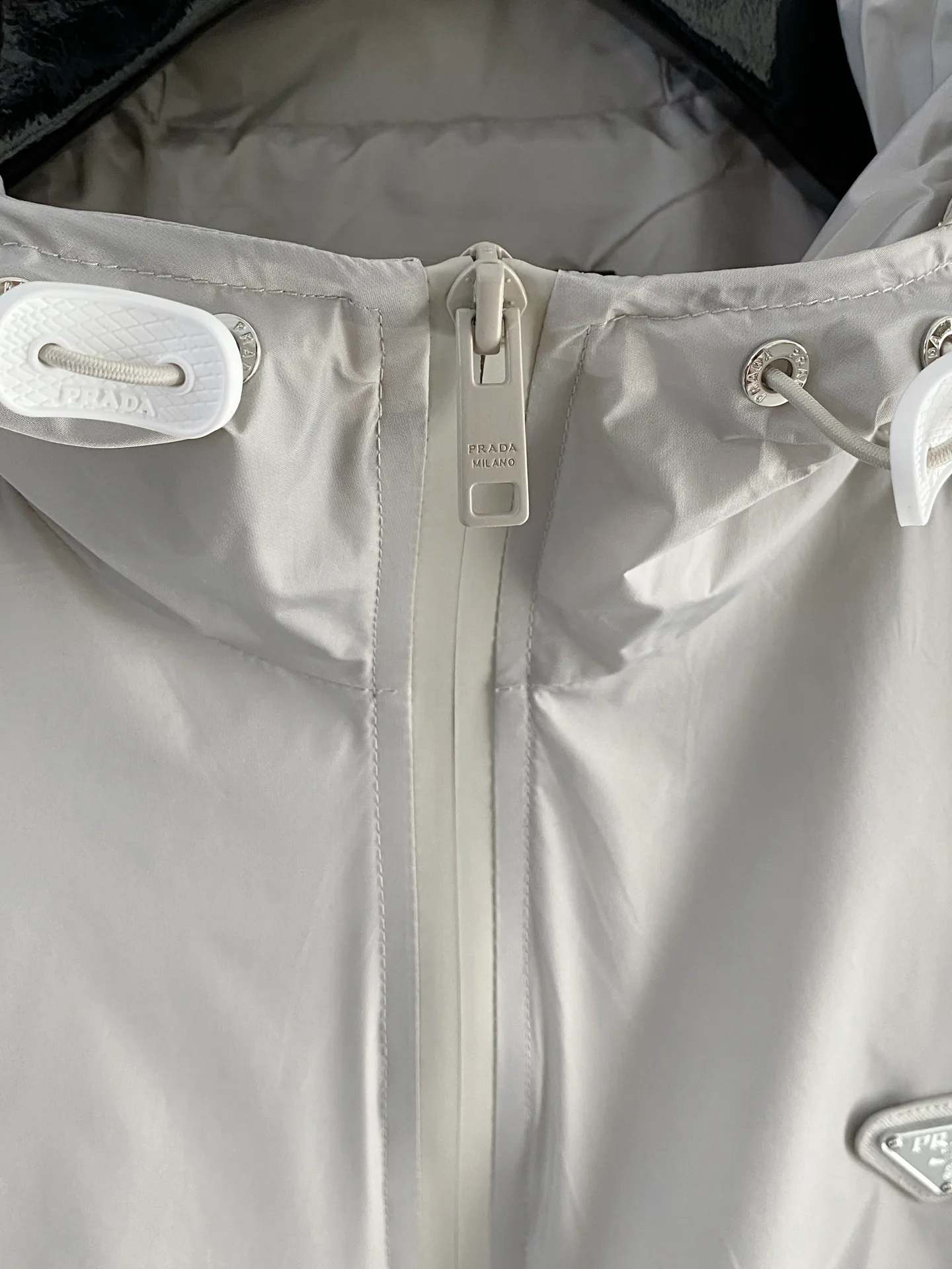 Куртки И Пуховики Женские Prada 10271855