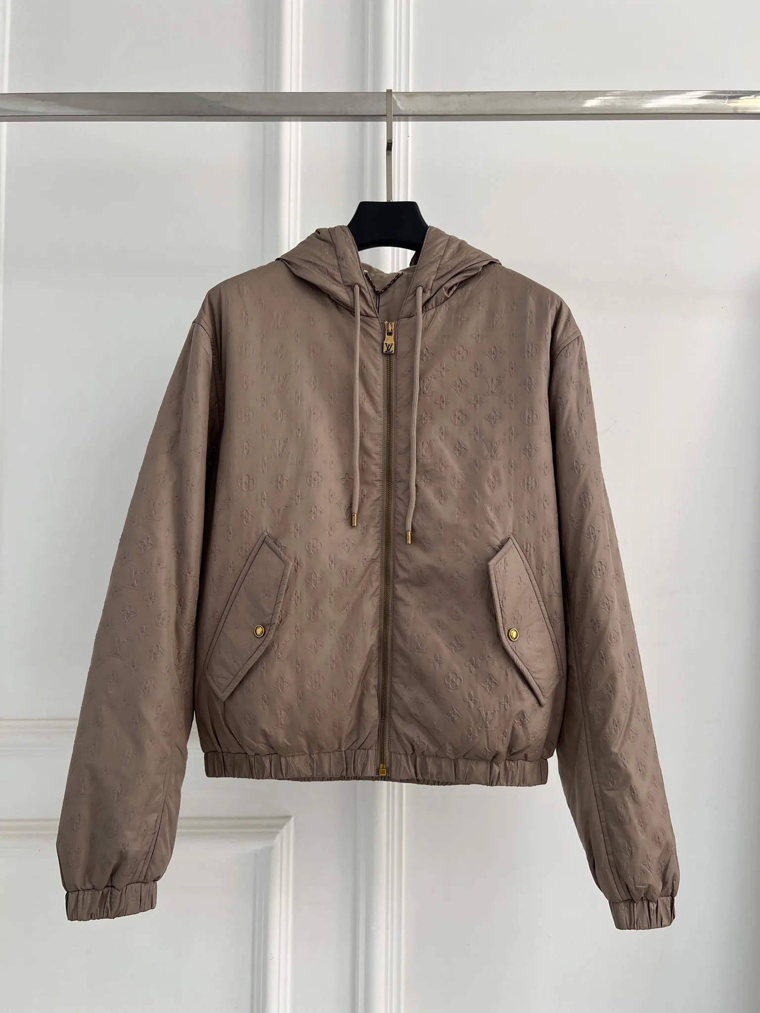 Куртки И Пуховики Женские Louis Vuitton 12842414