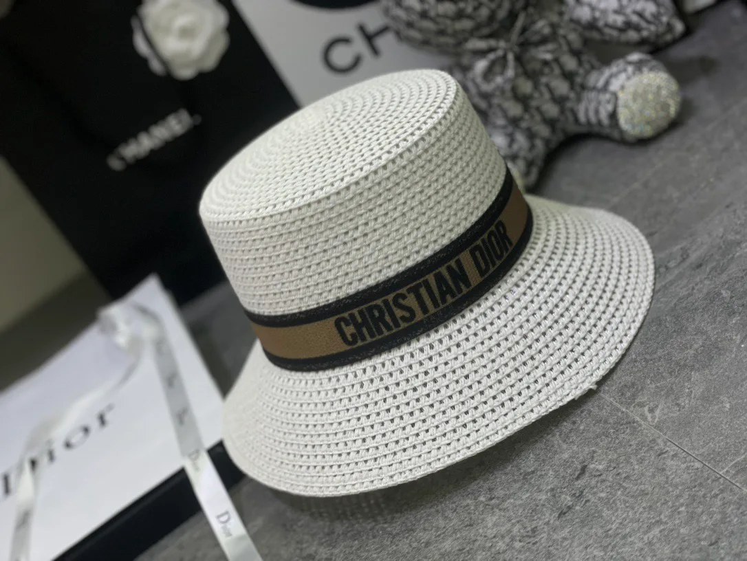 Головные Уборы Christian Dior 17810489