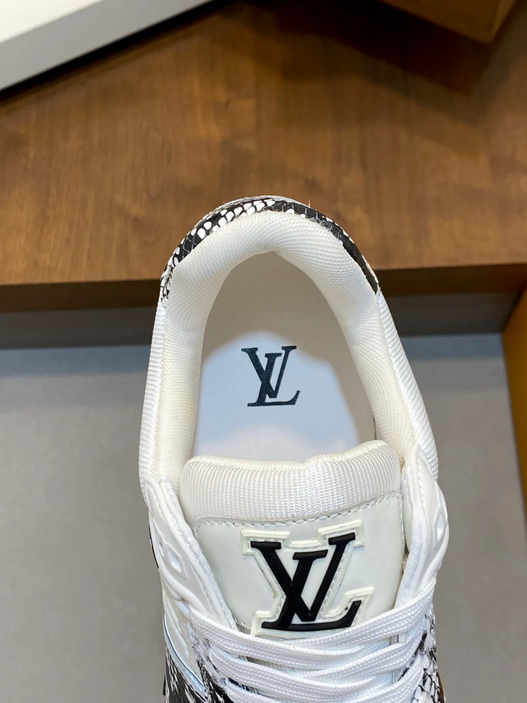 Кроссовки Мужские Louis Vuitton 19458680