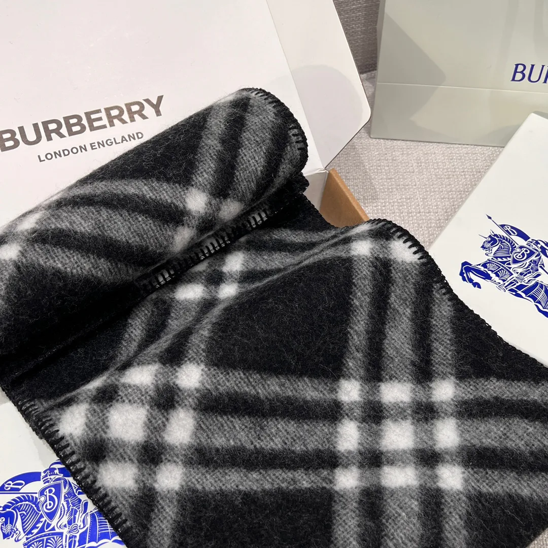 Шарфы Burberry 17945216
