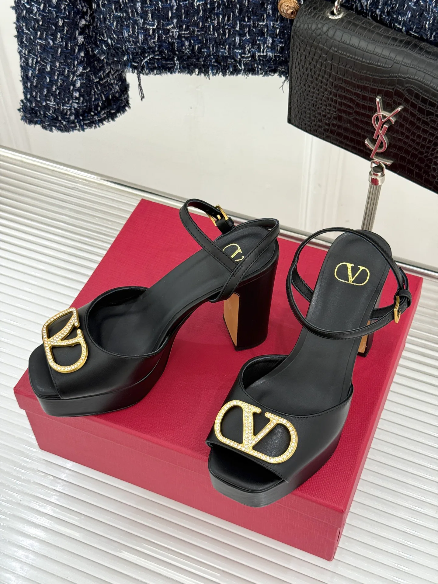 Босоножки Женские Valentino 19577243