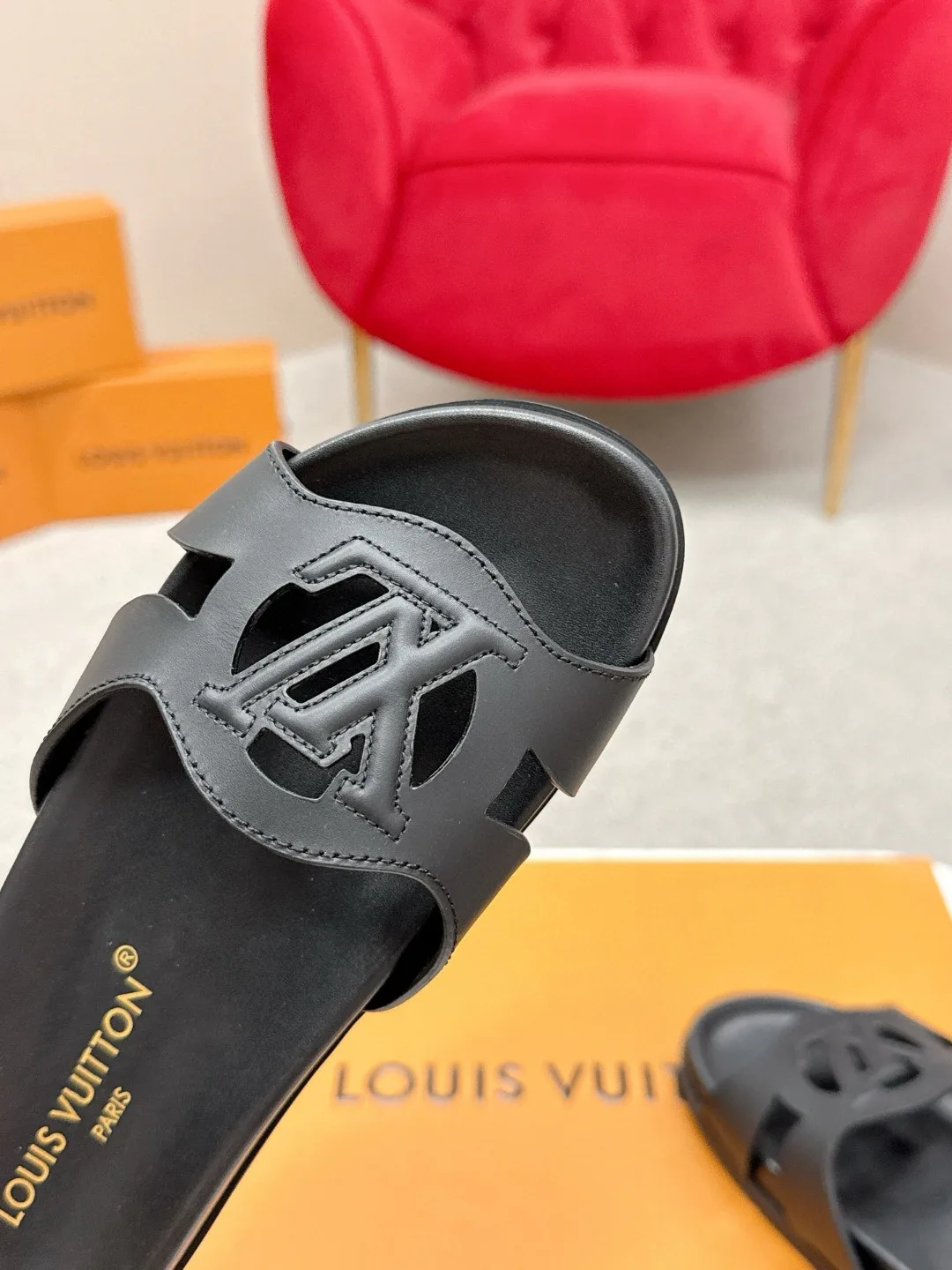 Шлепанцы Женские Louis Vuitton 18235706