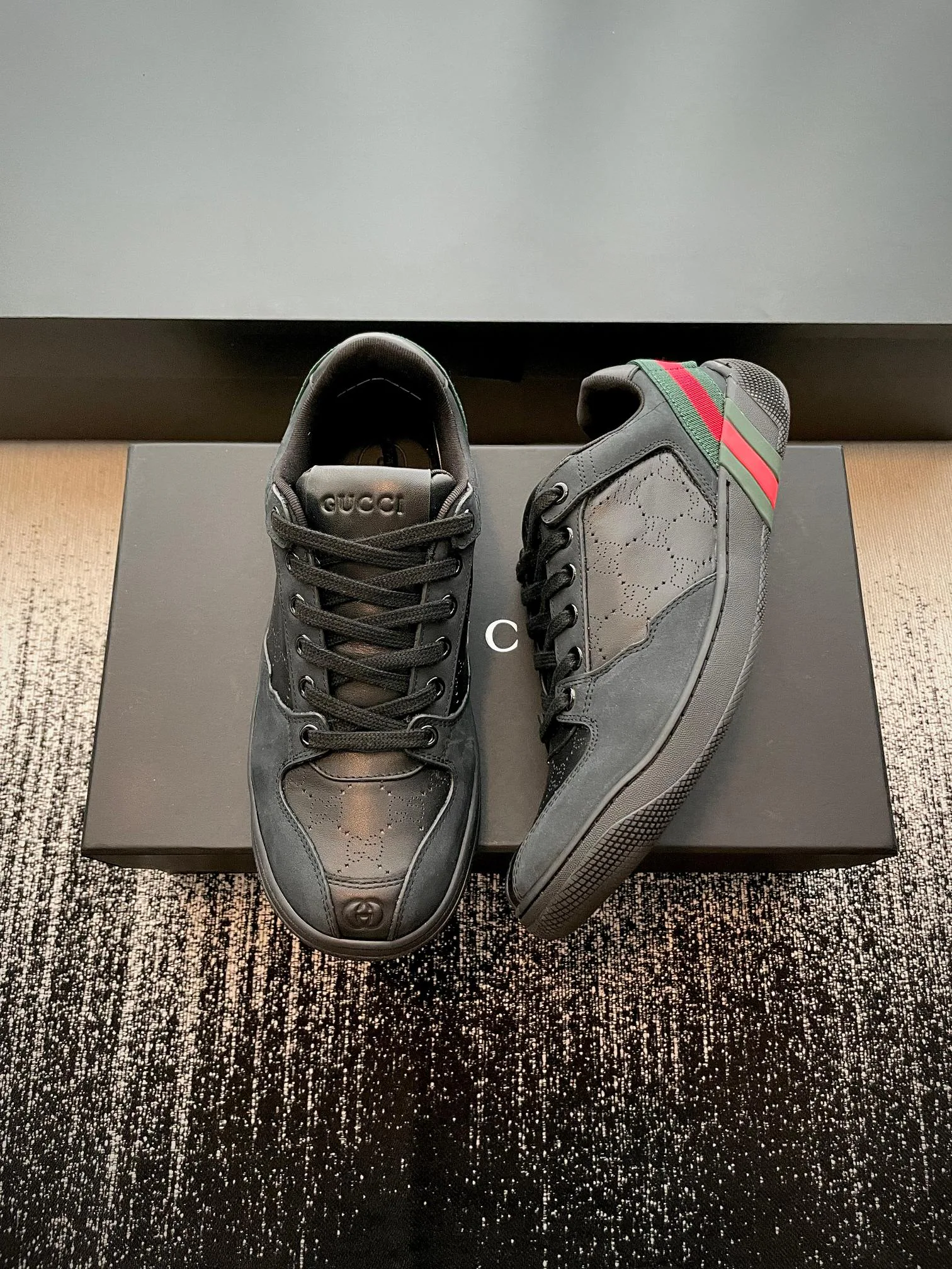 Кроссовки Женские Gucci 18447988