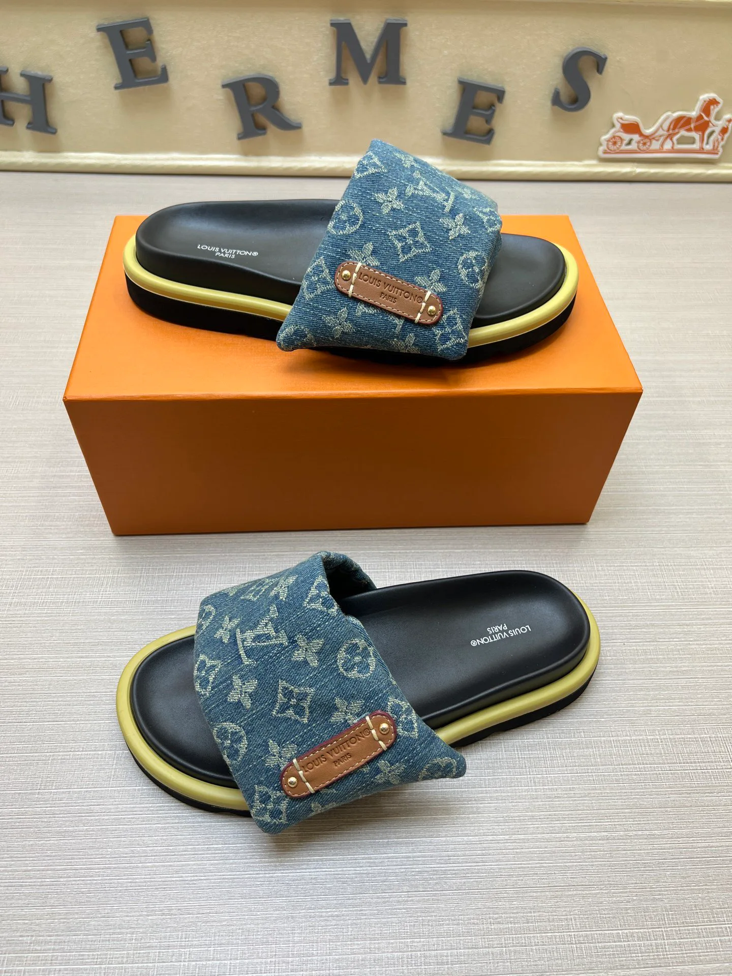 Шлепанцы Женские Louis Vuitton 9801559