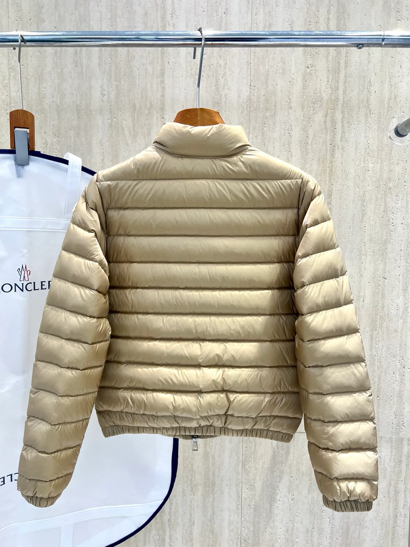 Куртки И Пуховики Женские Moncler 18212691
