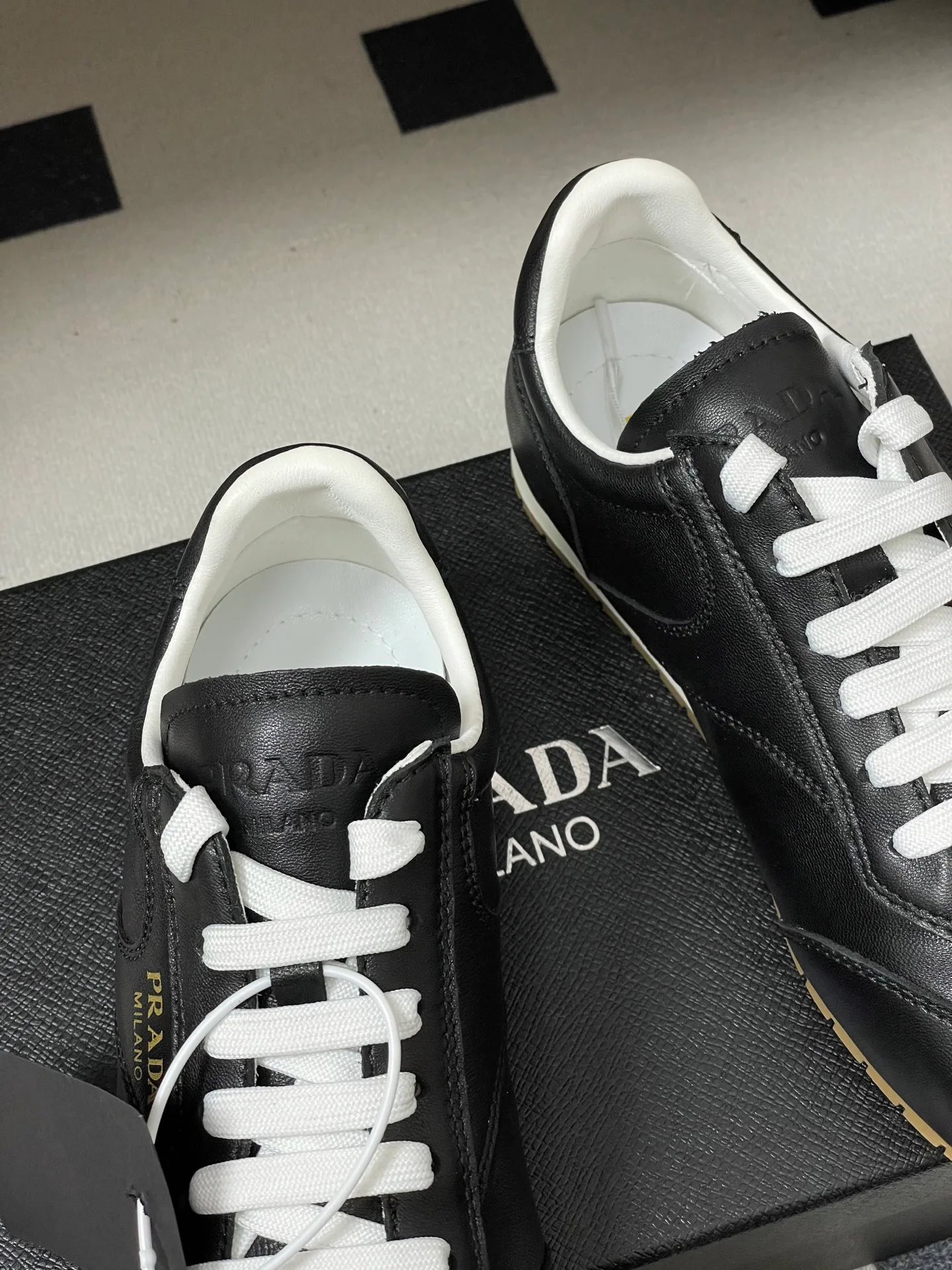 Кроссовки Женские Prada 11160246