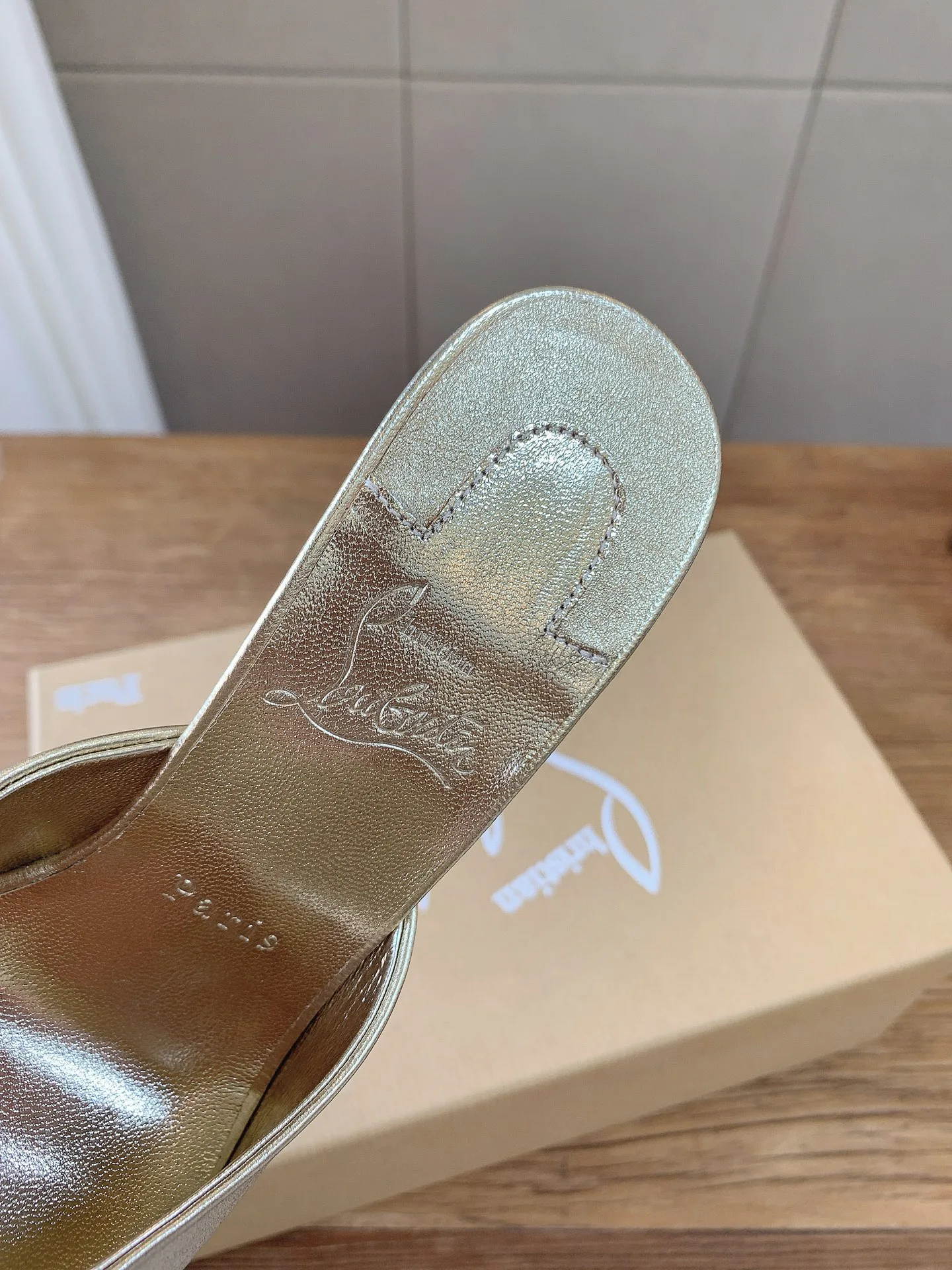 Туфли Женские Christian Louboutin 19673376