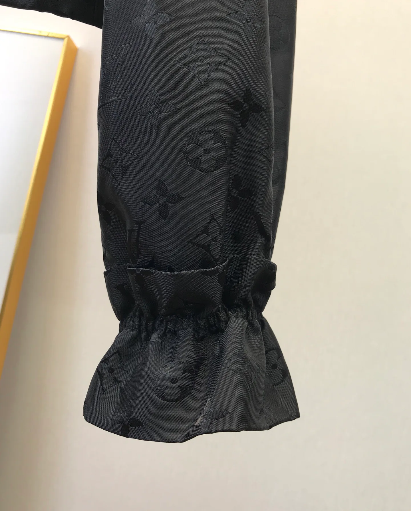 Куртки И Пуховики Женские Louis Vuitton 97683