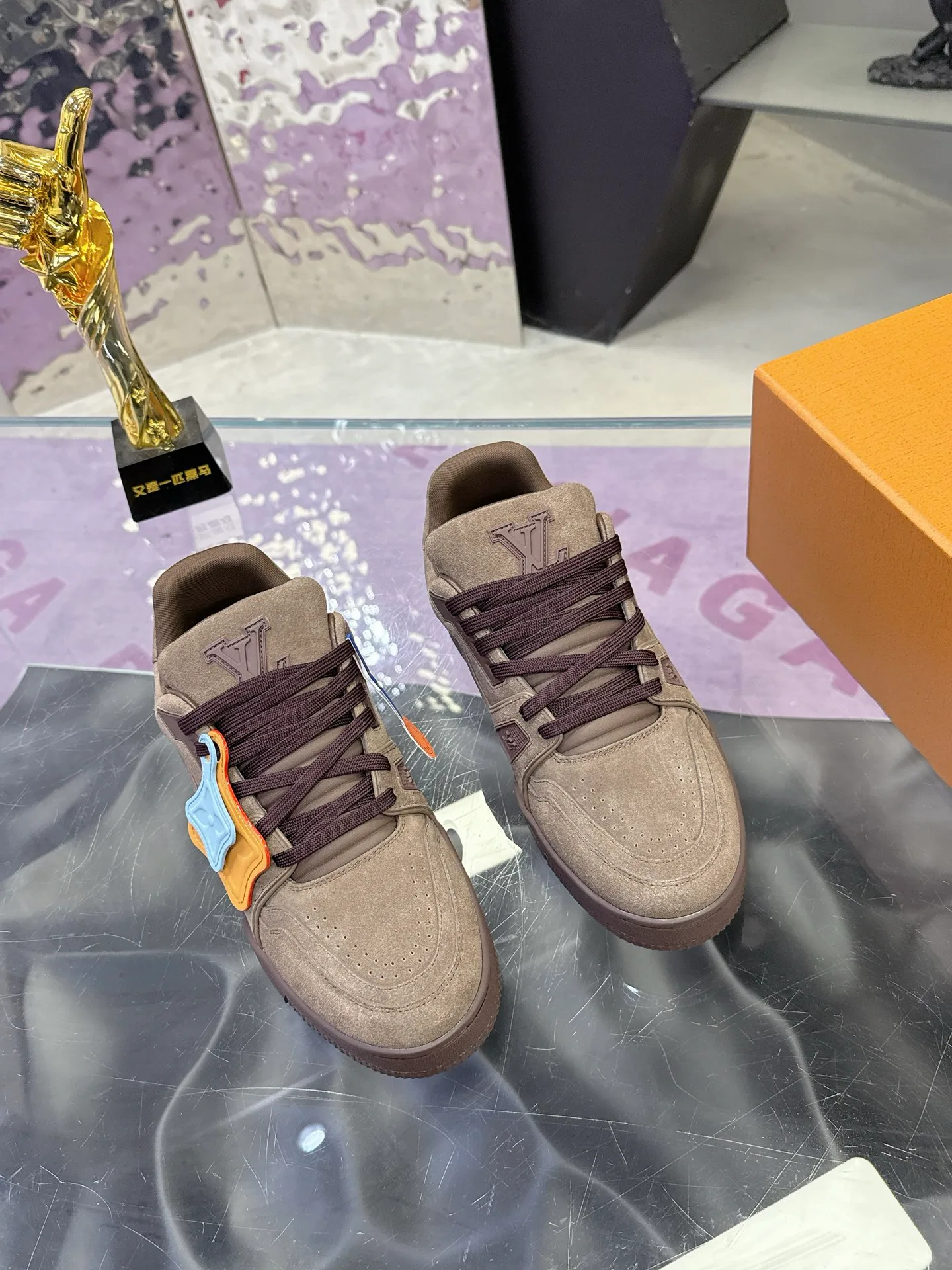 Кроссовки Женские Louis Vuitton 17530411