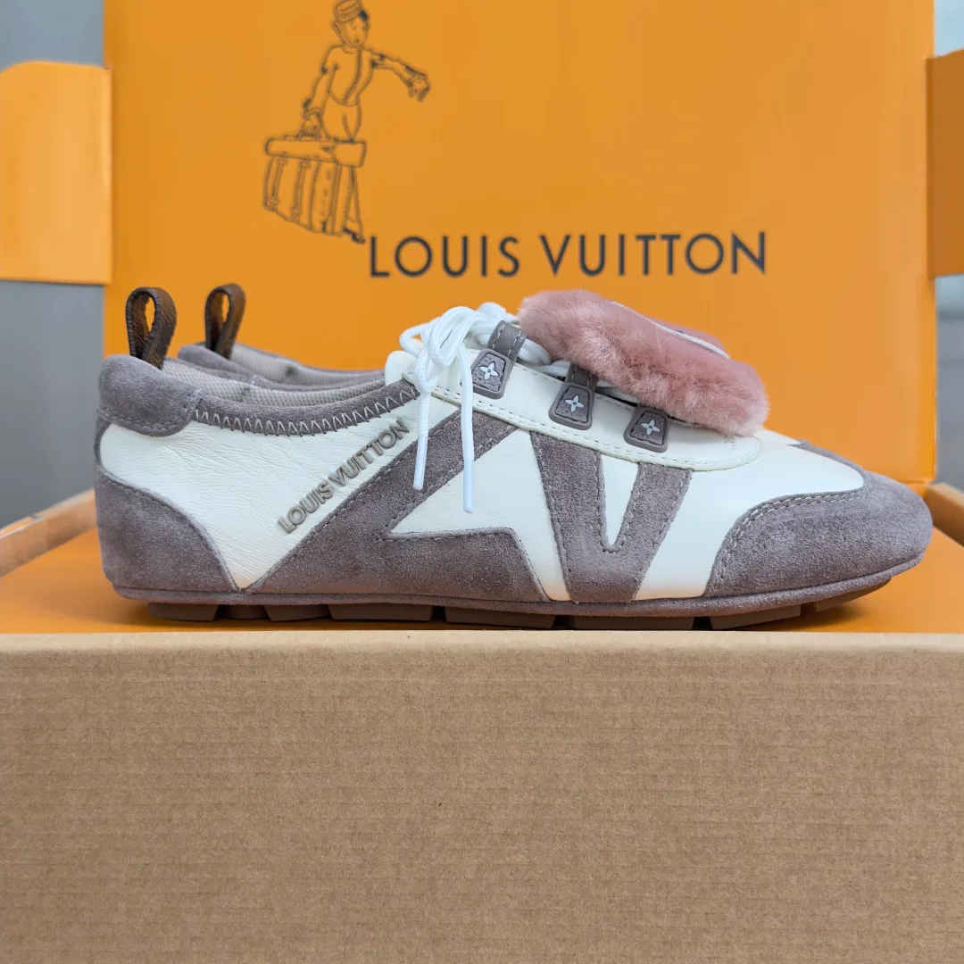 Кроссовки Женские Louis Vuitton 18083489