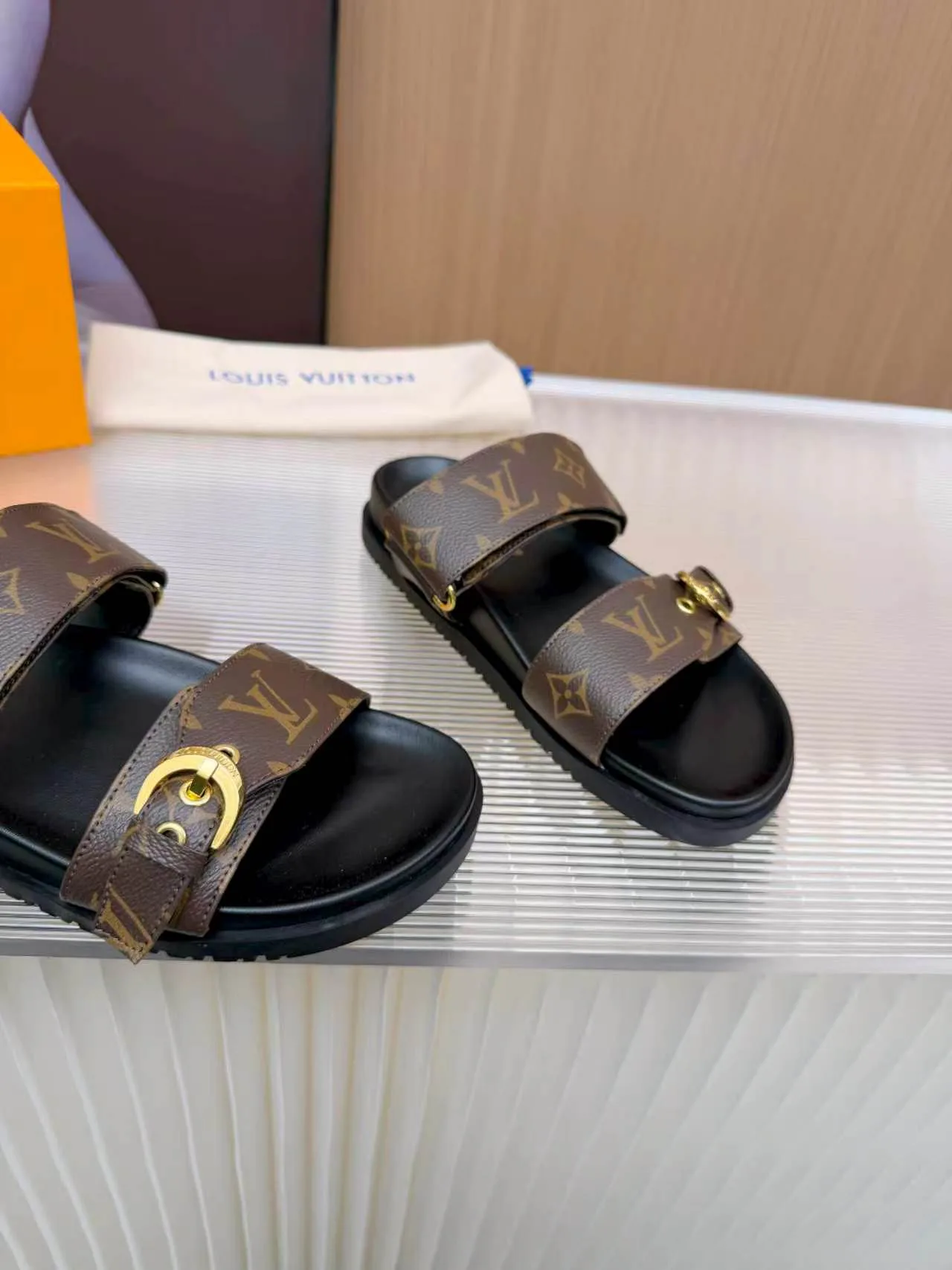 Шлепанцы Женские Louis Vuitton 11633029