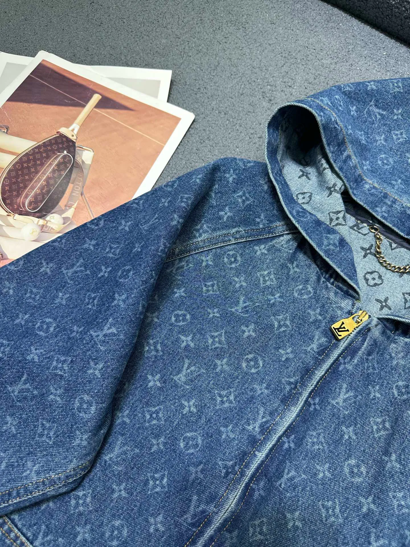 Куртки И Пуховики Женские Louis Vuitton 18483794