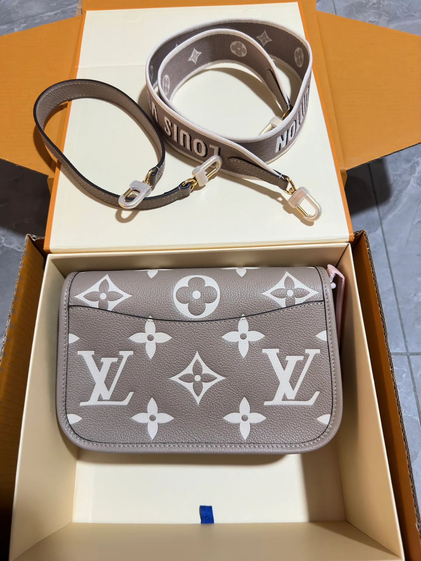 Классические Сумки Женские Louis Vuitton 16830633