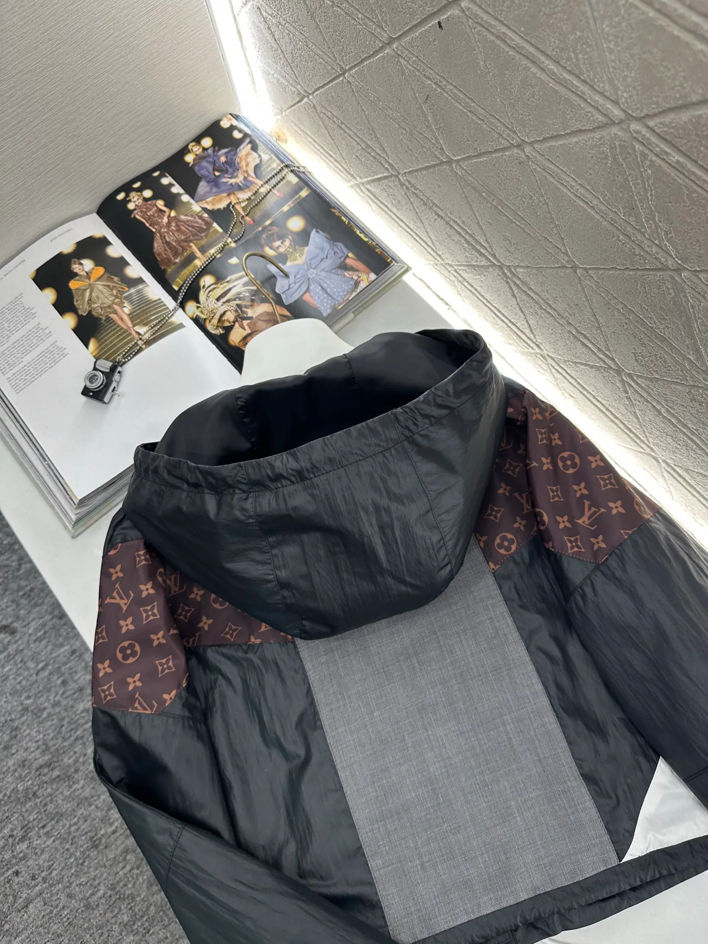 Куртки И Пуховики Женские Louis Vuitton 1392534