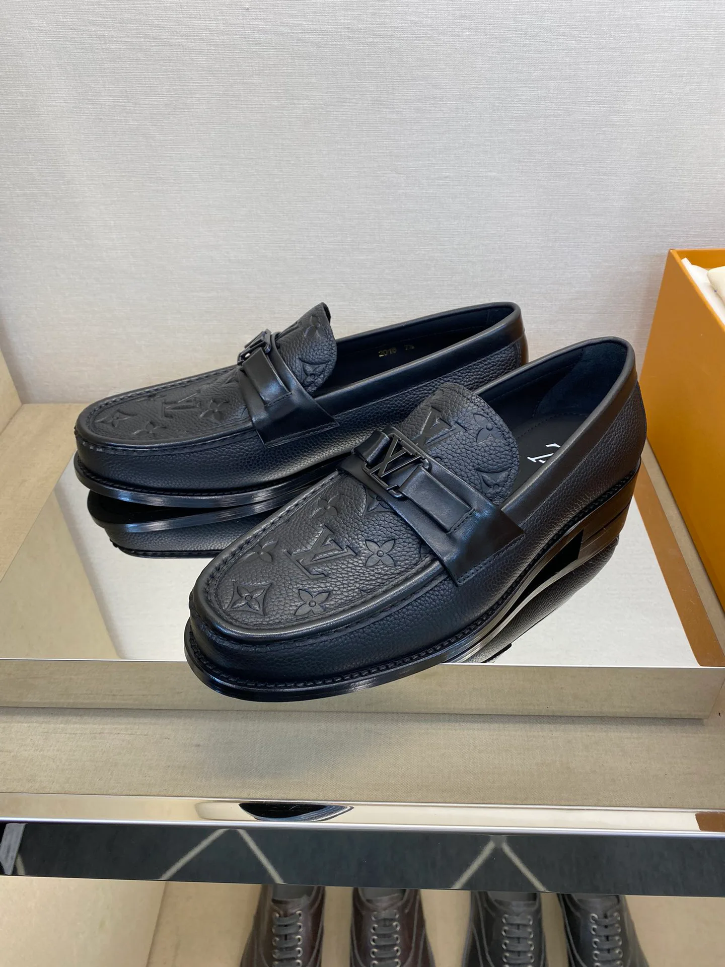 Лоферы И Туфли Мужские Louis Vuitton 18079162