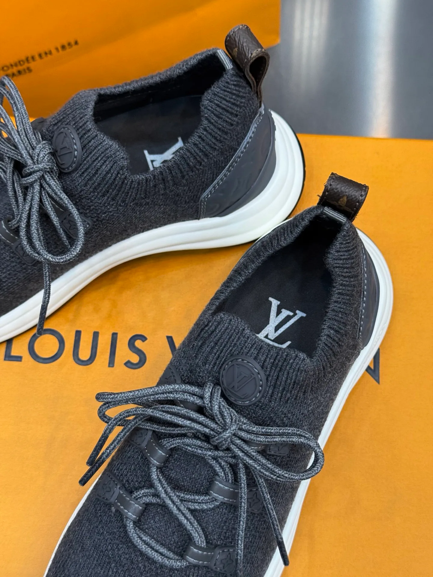Кроссовки Женские Louis Vuitton 18202473
