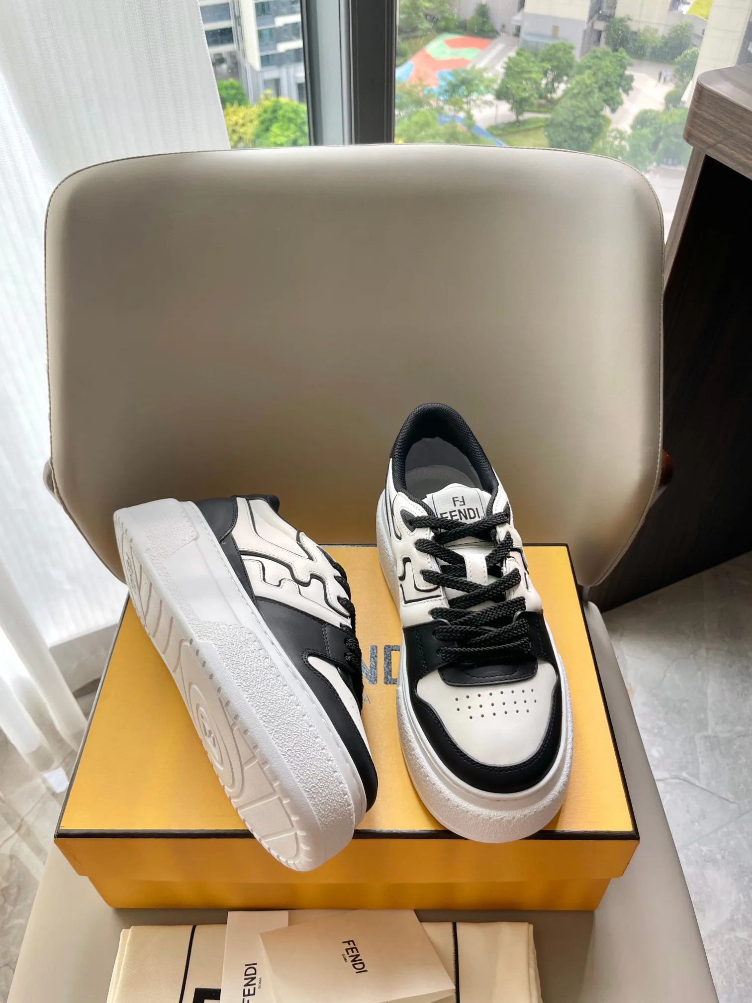 Кроссовки Женские Fendi 10822614