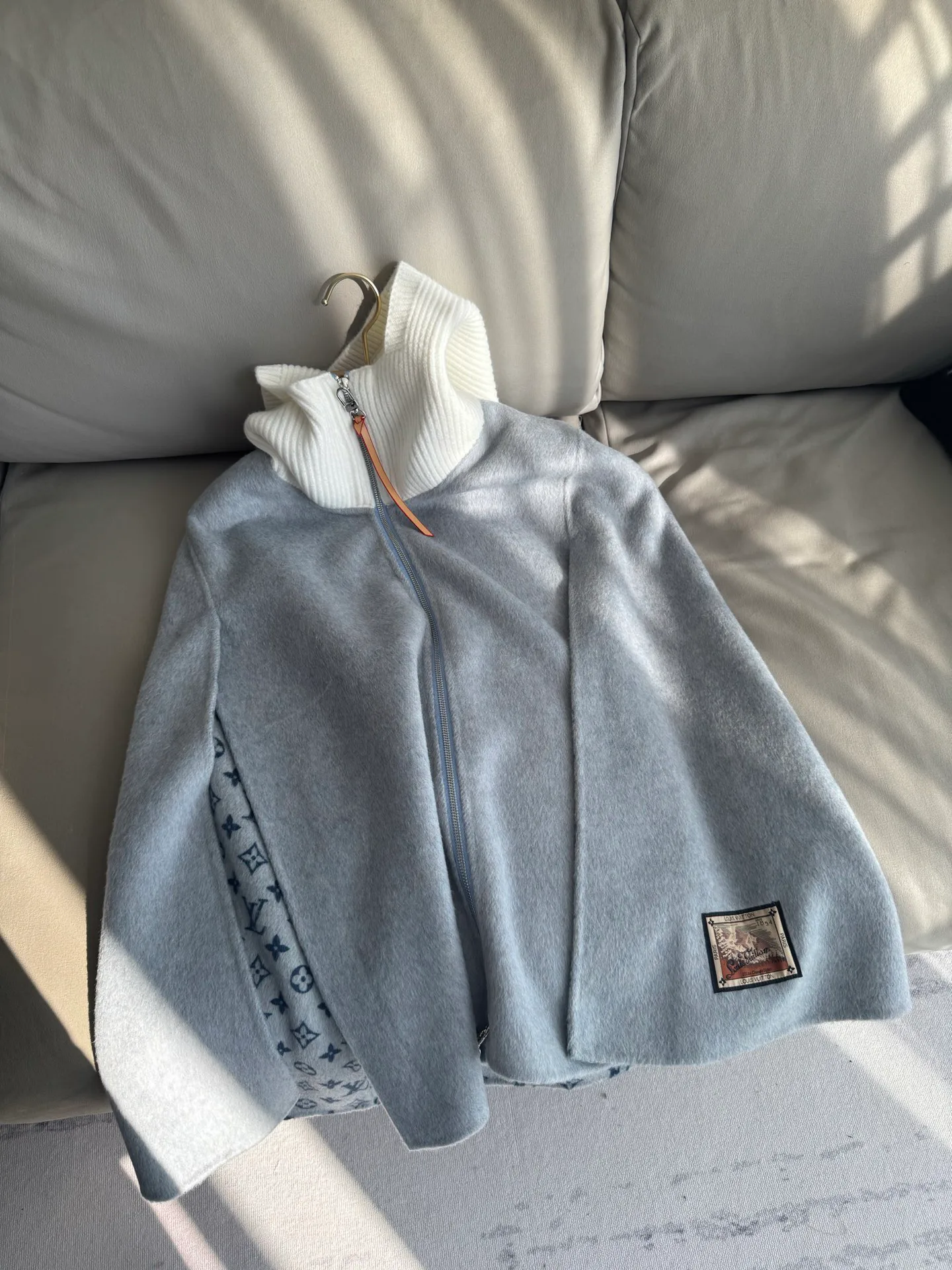 Пальто Женские Louis Vuitton 18739634