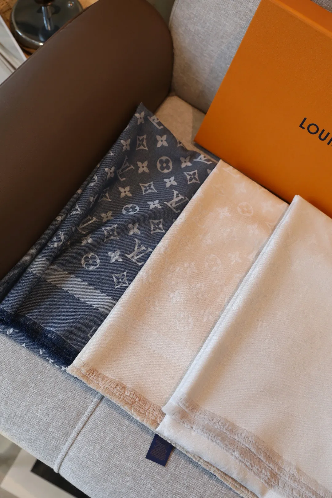 Шарфы Louis Vuitton 18618580