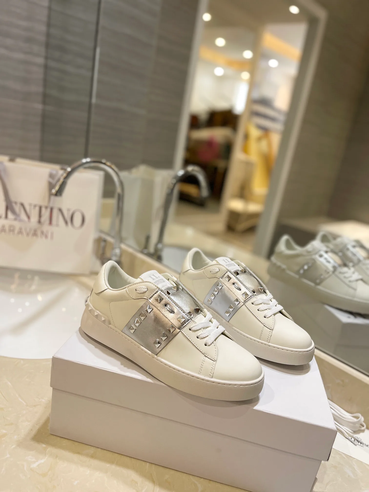 Кроссовки Женские Valentino 615581