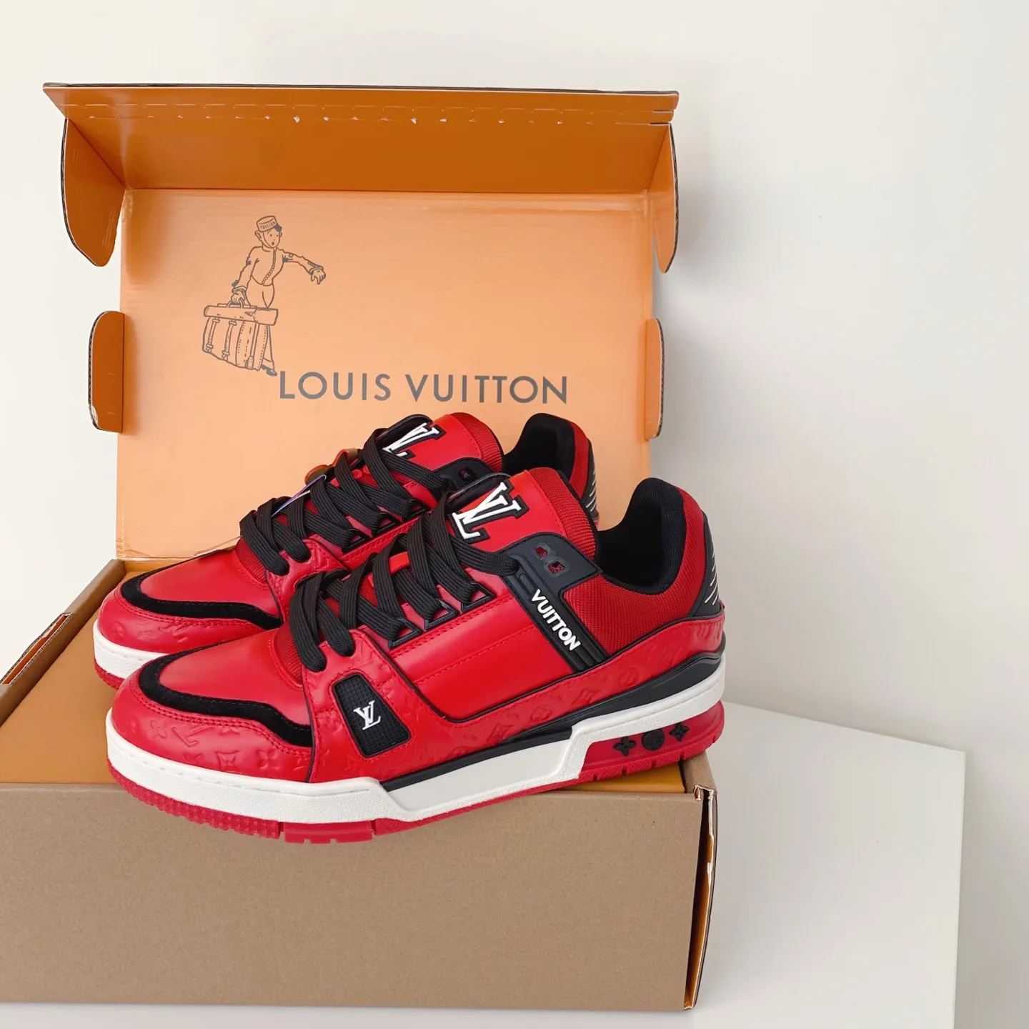 Кроссовки Женские Louis Vuitton 18258382