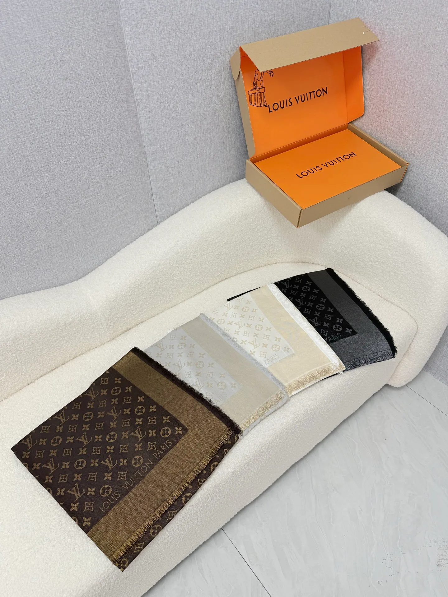 Шарфы Louis Vuitton 18003388